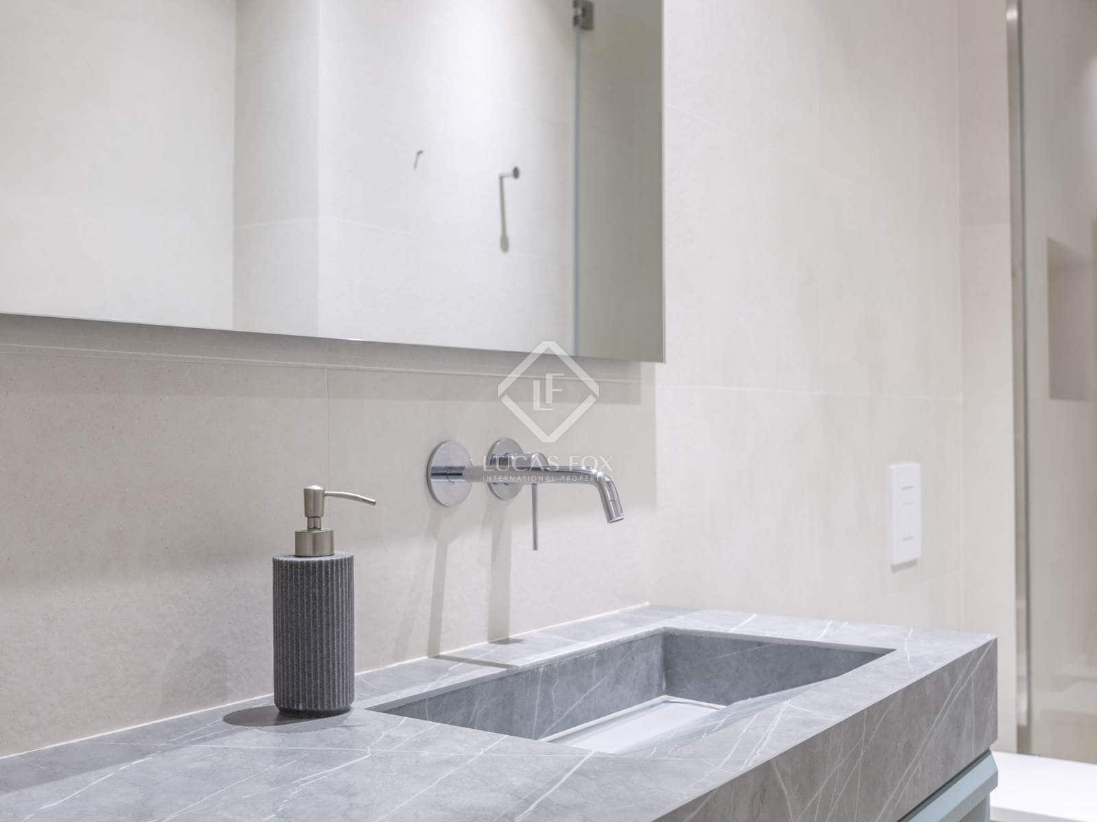 4 quarto Apartamento para arrendar em Valencia cidade - 5 000 € (Ref: 8420666)