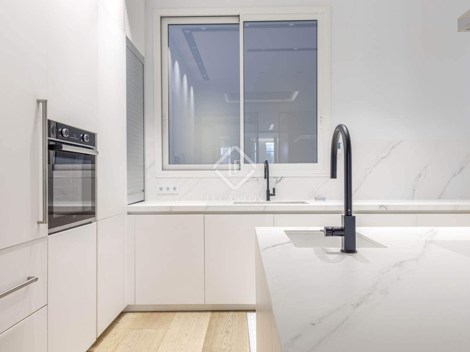 4 quarto Apartamento para arrendar em Valencia cidade - 5 000 € (Ref: 8420666)