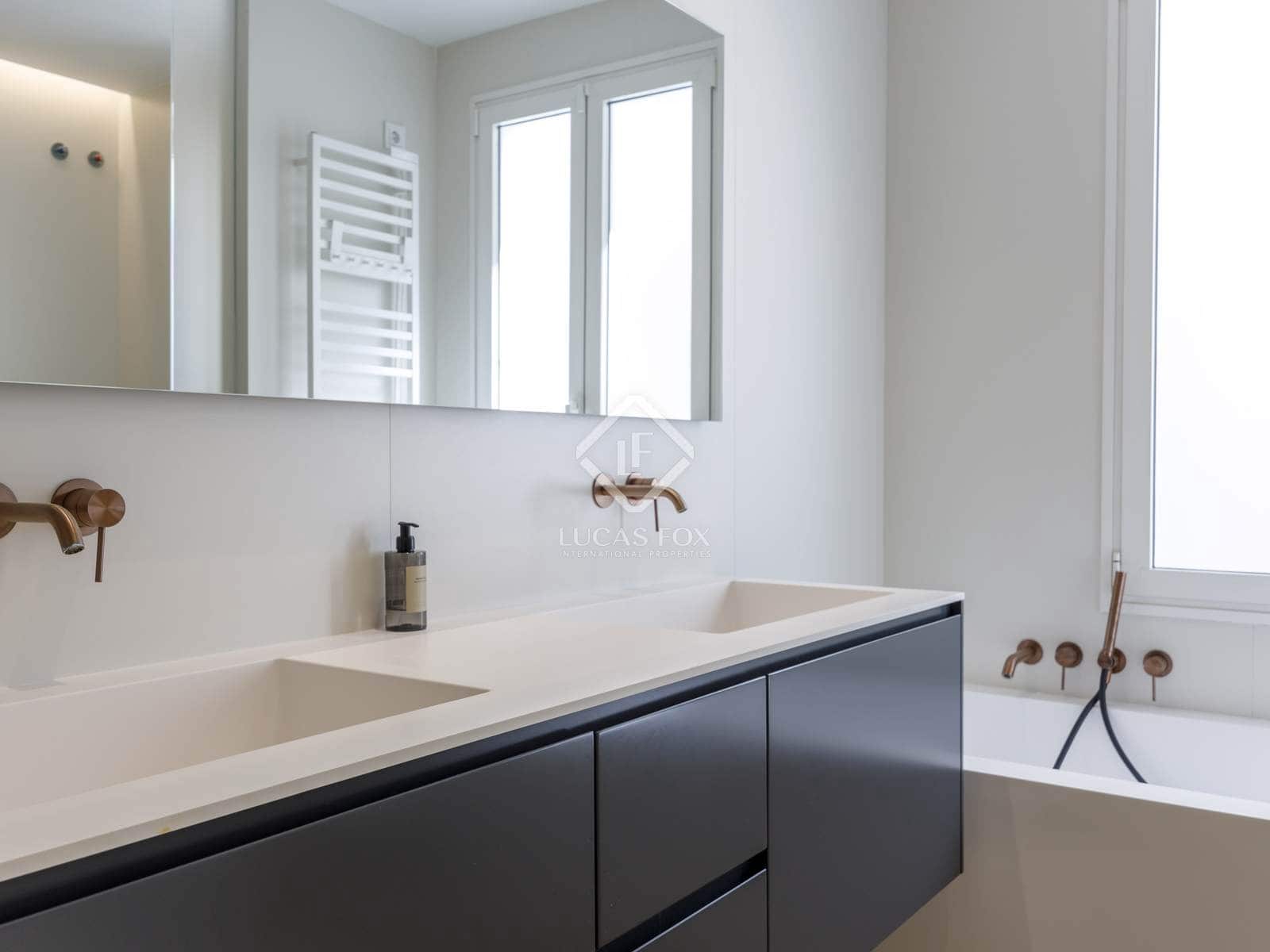 4 quarto Apartamento para arrendar em Valencia cidade - 5 000 € (Ref: 8420666)