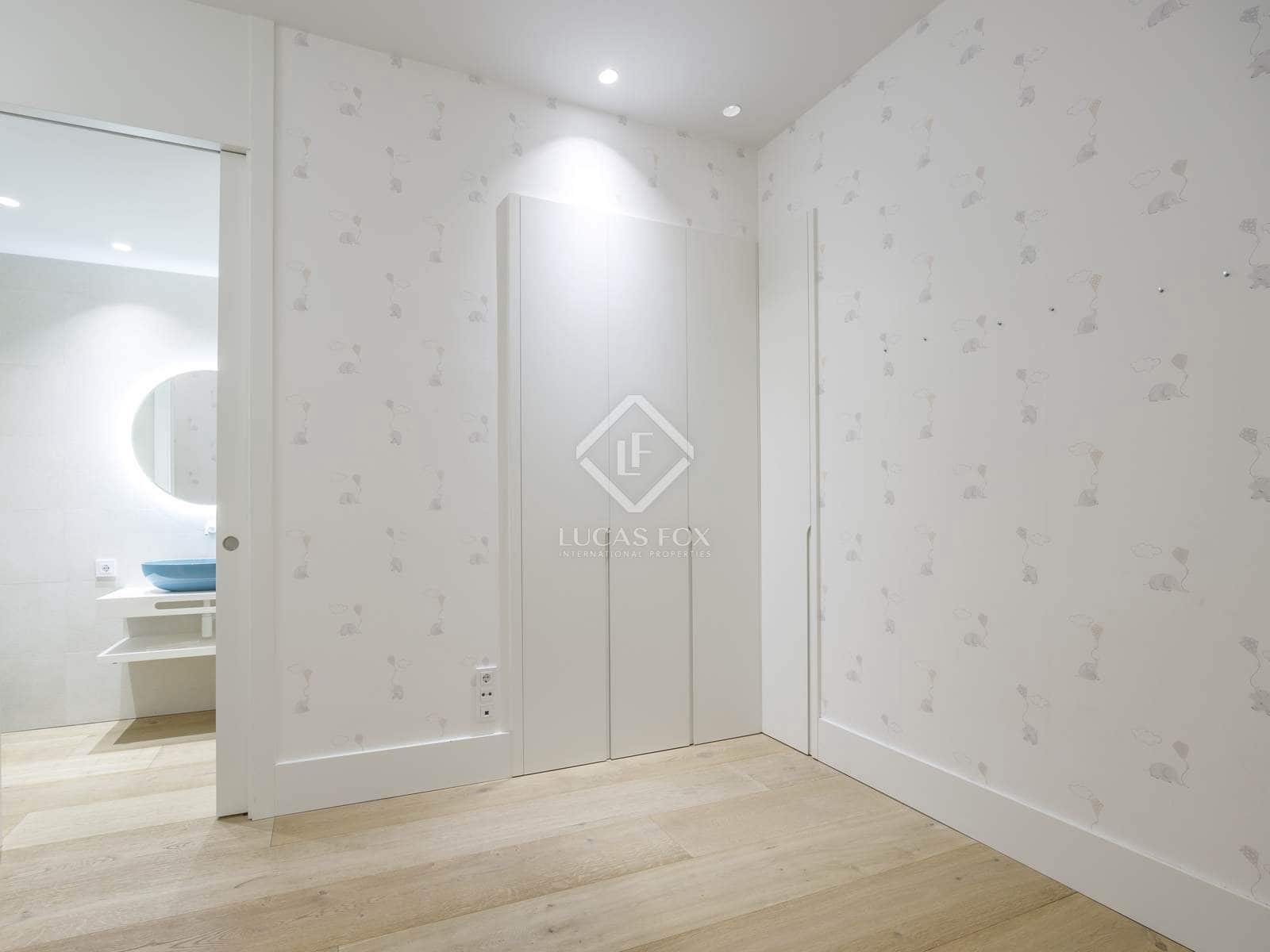 4 quarto Apartamento para arrendar em Valencia cidade - 5 000 € (Ref: 8420666)