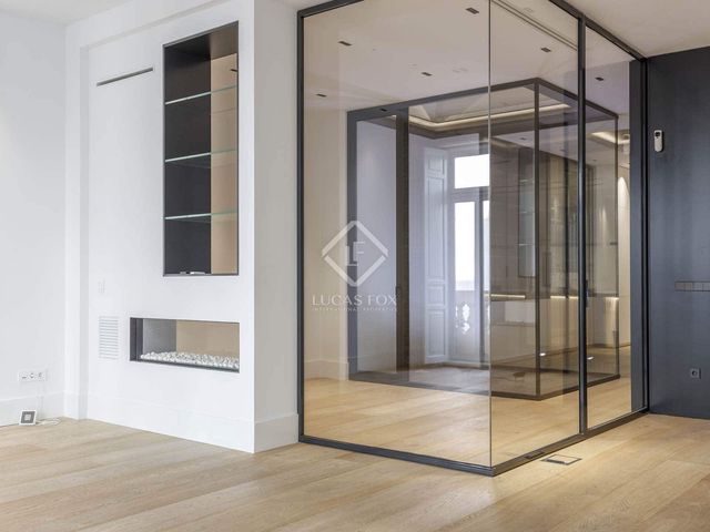 4 quarto Apartamento para arrendar em Valência cidade - 5 000 € (Ref: 8420666)