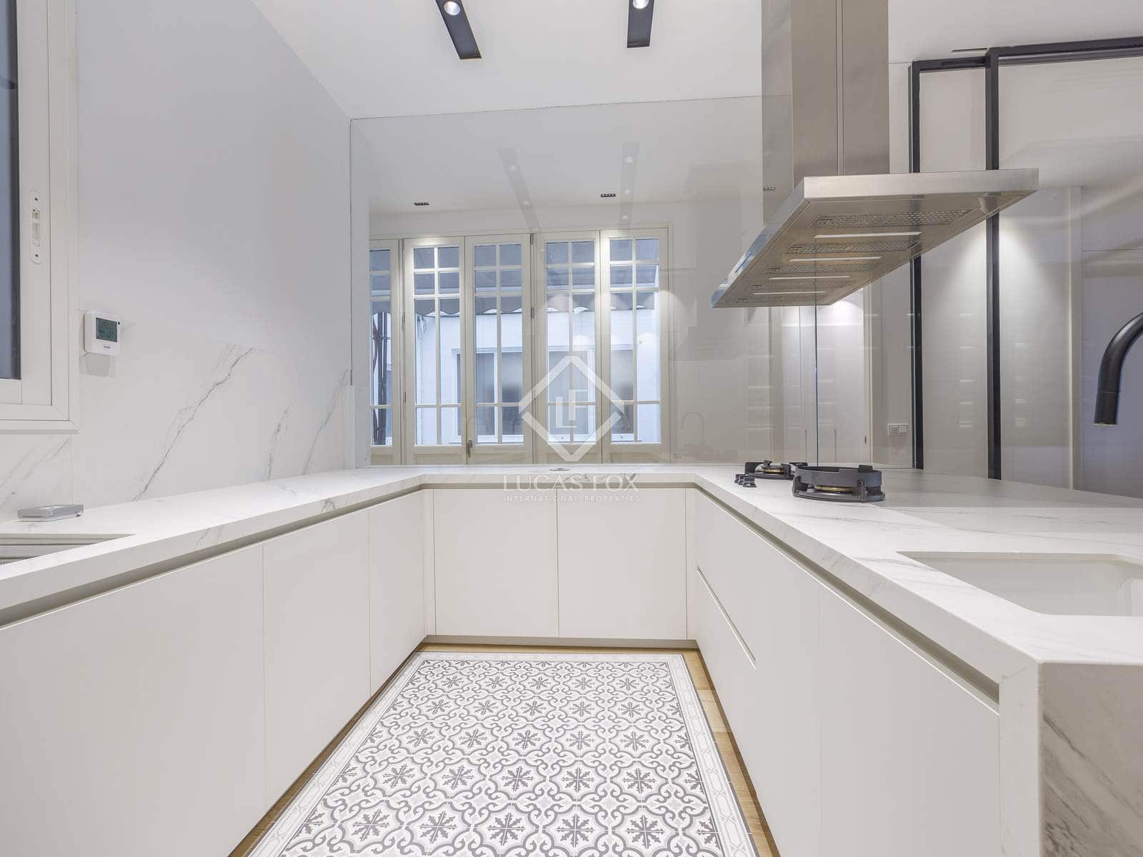 4 quarto Apartamento para arrendar em Valencia cidade - 5 000 € (Ref: 8420666)