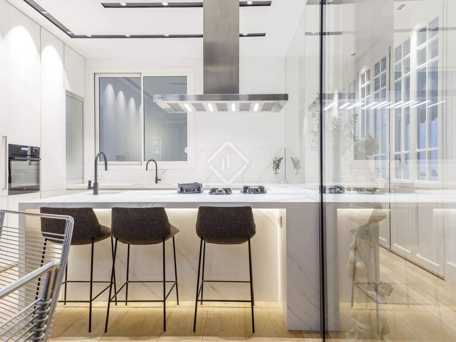 4 quarto Apartamento para arrendar em Valencia cidade - 5 000 € (Ref: 8420666)