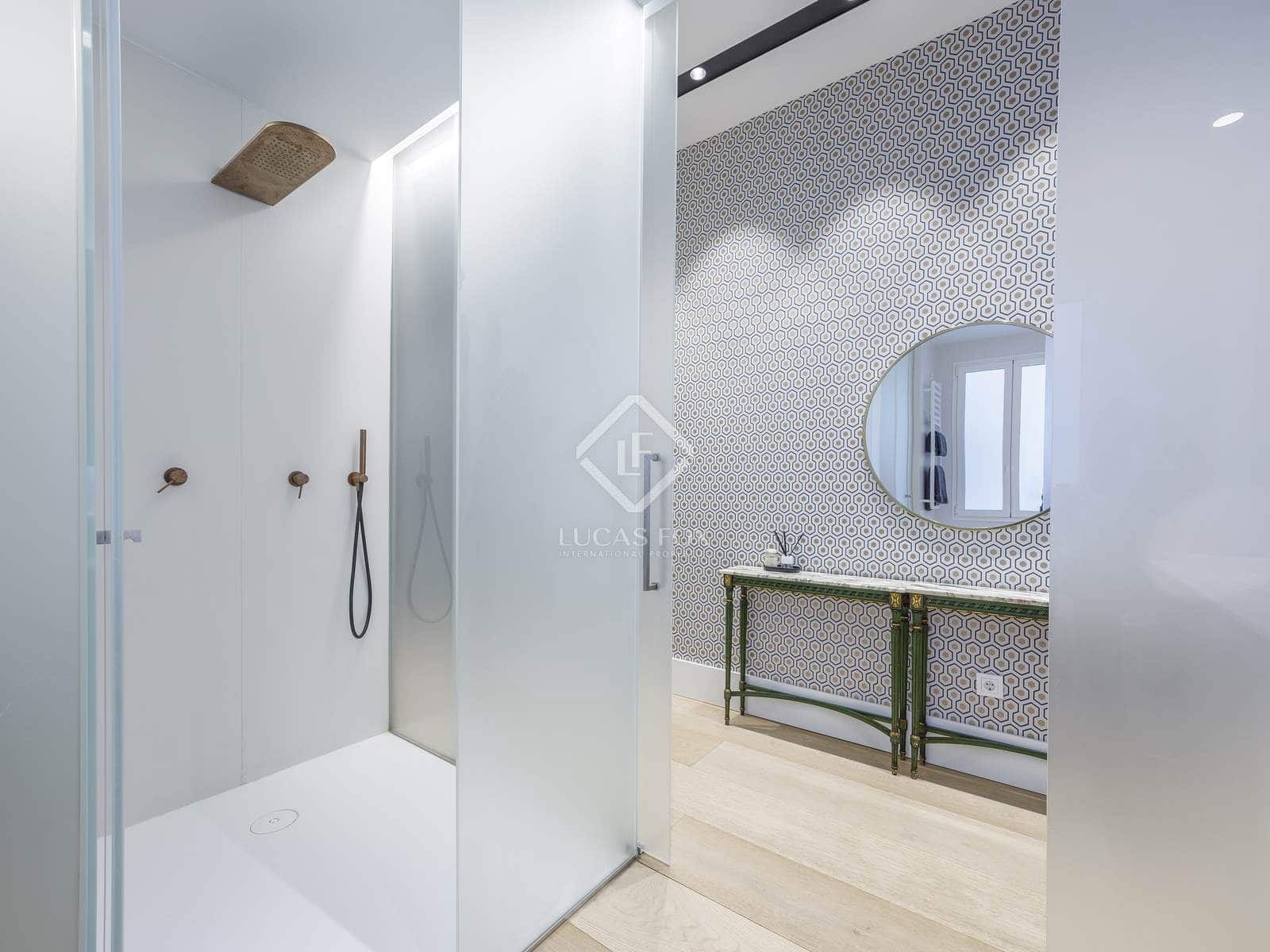 4 quarto Apartamento para arrendar em Valencia cidade - 5 000 € (Ref: 8420666)