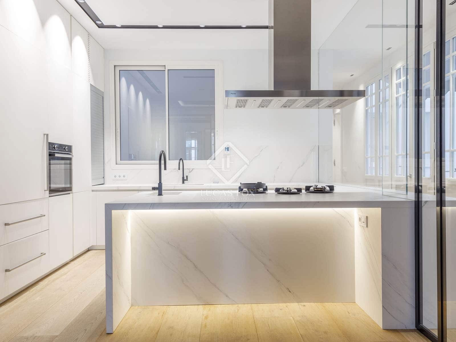 4 quarto Apartamento para arrendar em Valencia cidade - 5 000 € (Ref: 8420666)
