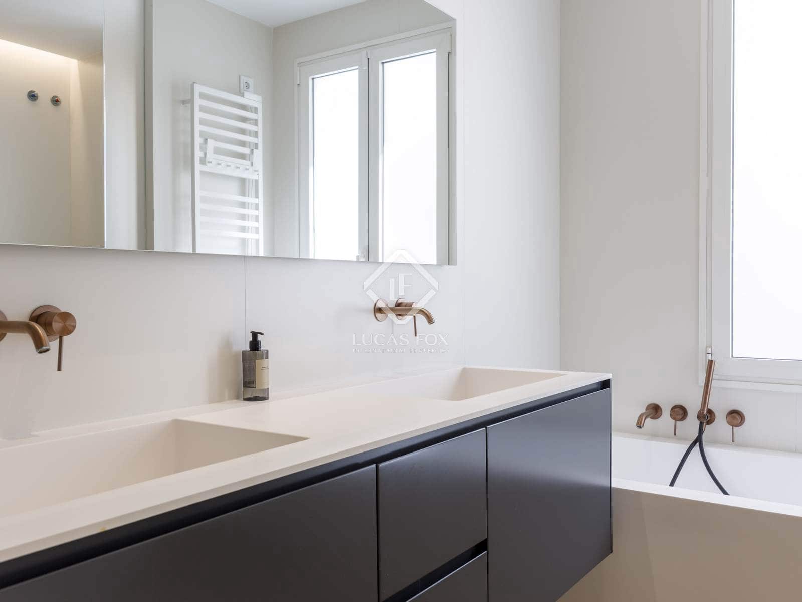 4 quarto Apartamento para arrendar em Valencia cidade - 5 000 € (Ref: 8420666)
