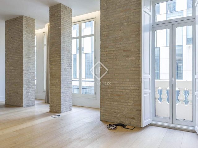 4 quarto Apartamento para arrendar em Valência cidade - 5 000 € (Ref: 8420666)