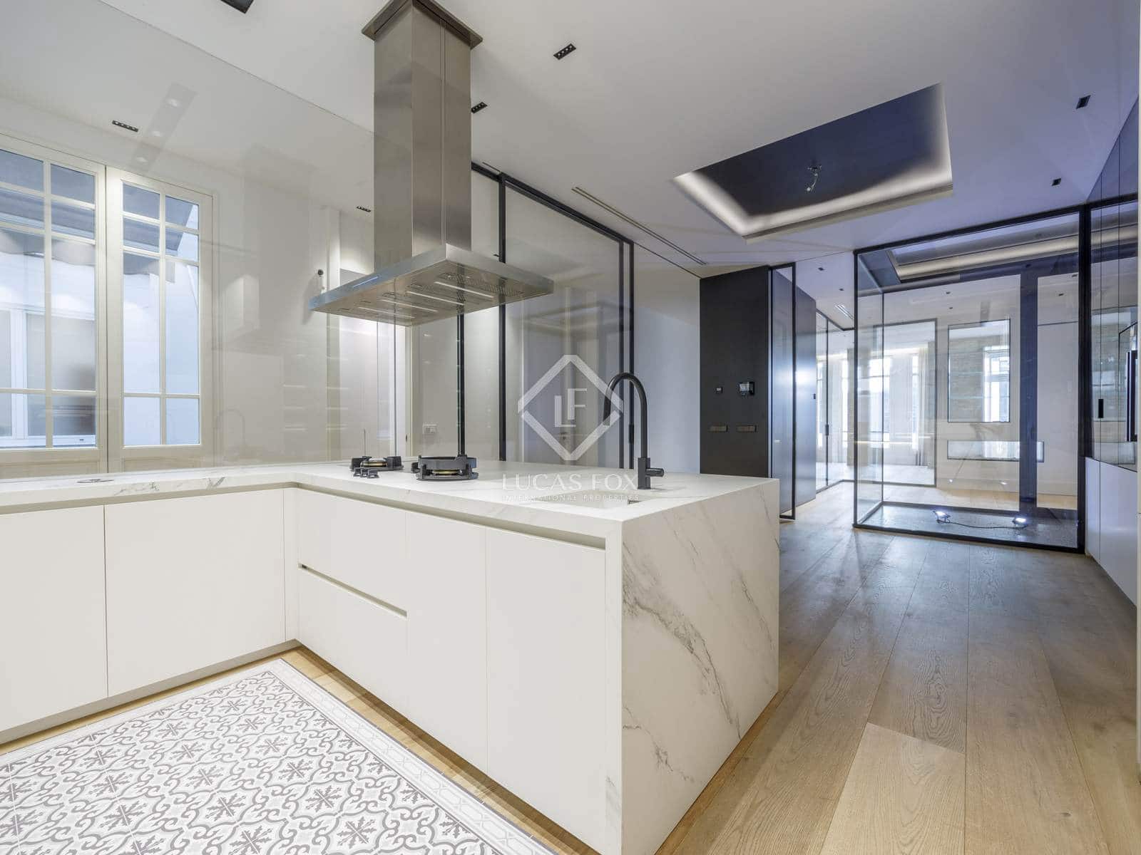 4 quarto Apartamento para arrendar em Valencia cidade - 5 000 € (Ref: 8420666)