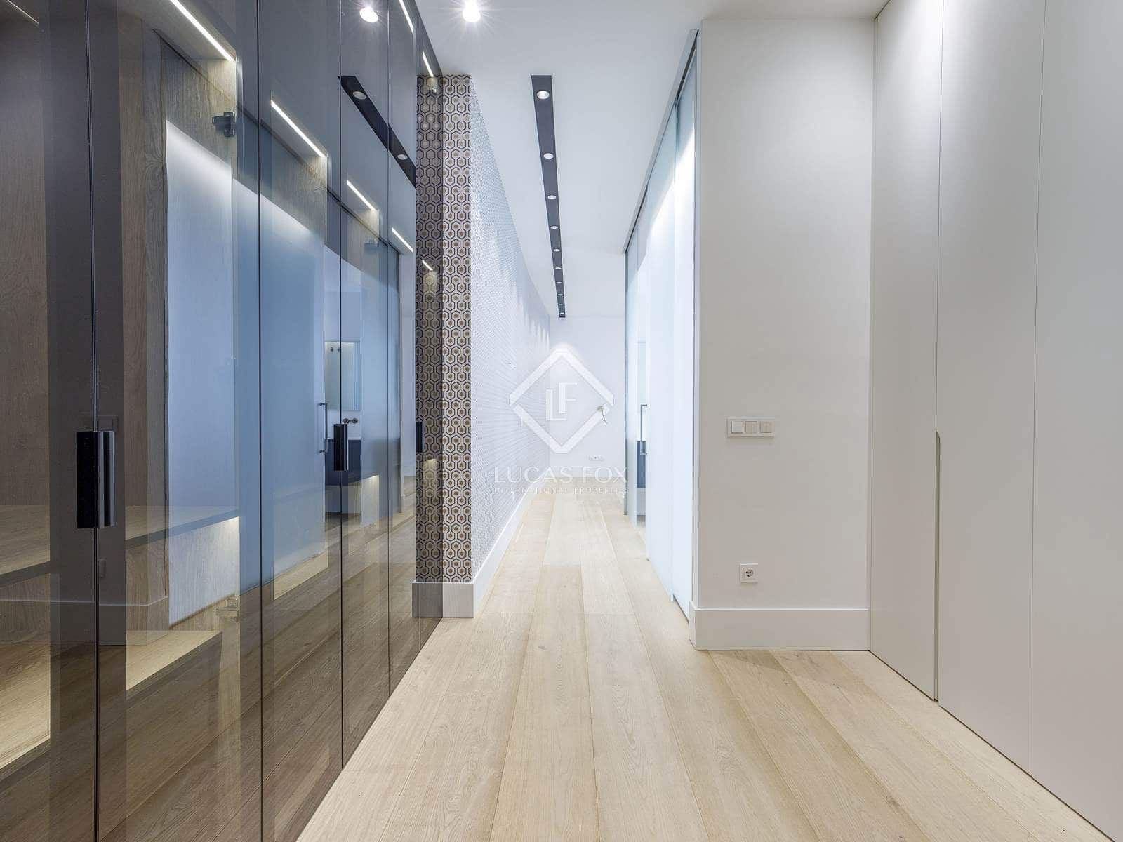 4 quarto Apartamento para arrendar em Valencia cidade - 5 000 € (Ref: 8420666)