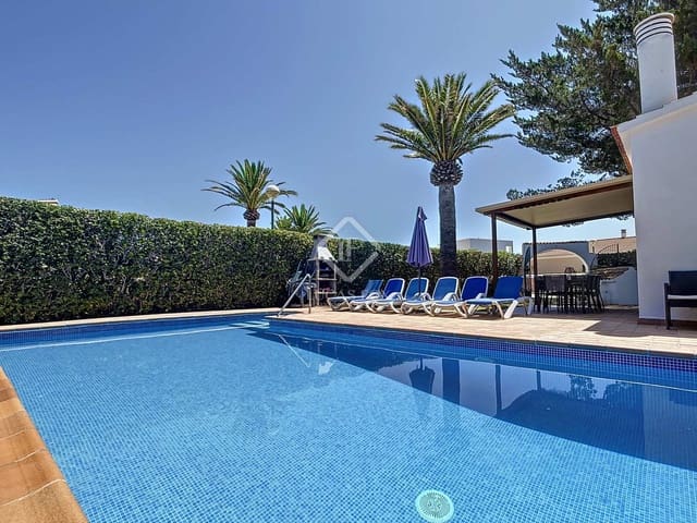 4 soveværelse Villa til salg i Ciutadella de Menorca med swimmingpool garage - € 725.000 (Ref: 8422379)