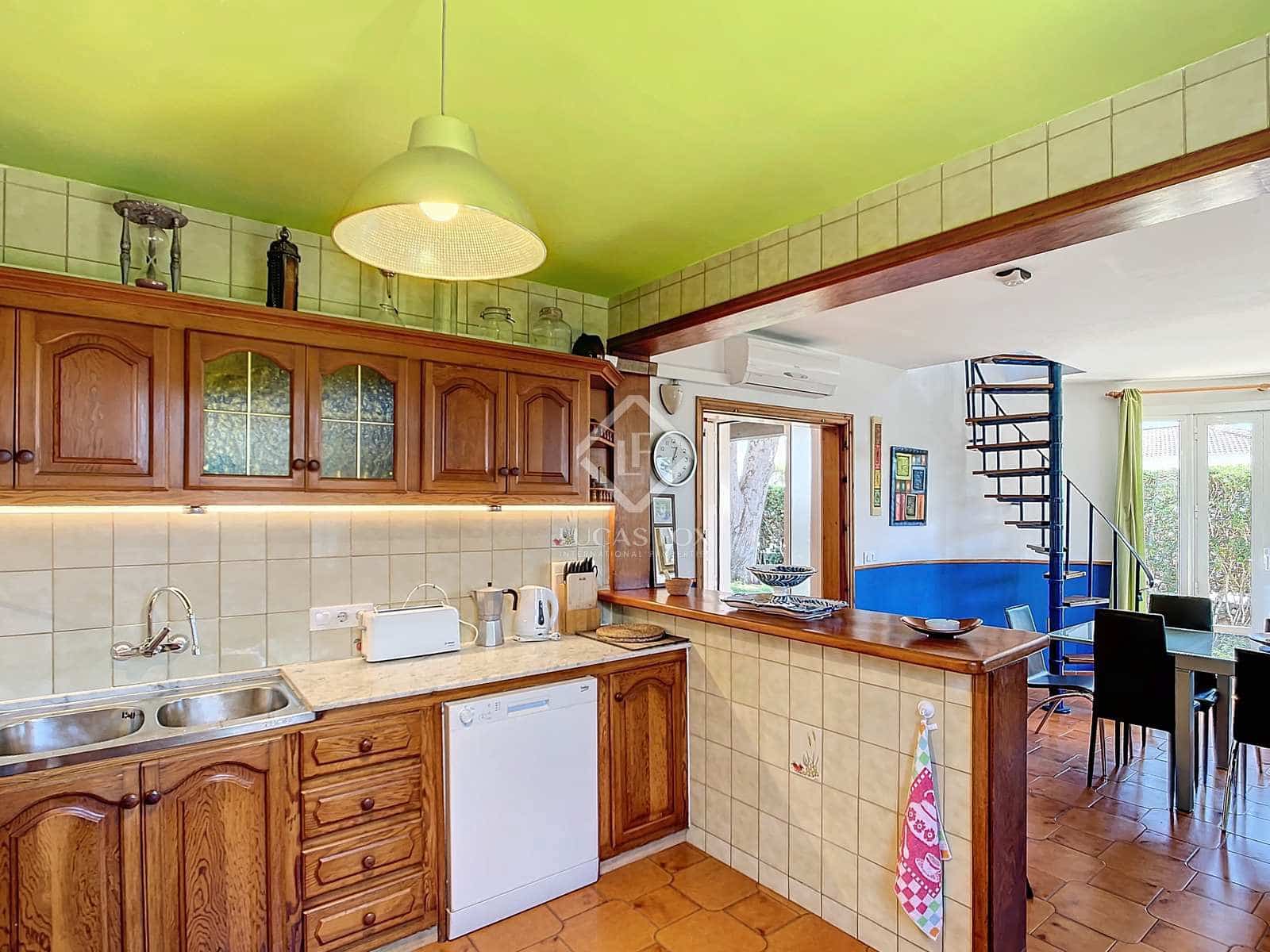 4 soveværelse Villa til salg i Ciutadella de Menorca med swimmingpool garage - € 725.000 (Ref: 8422379)