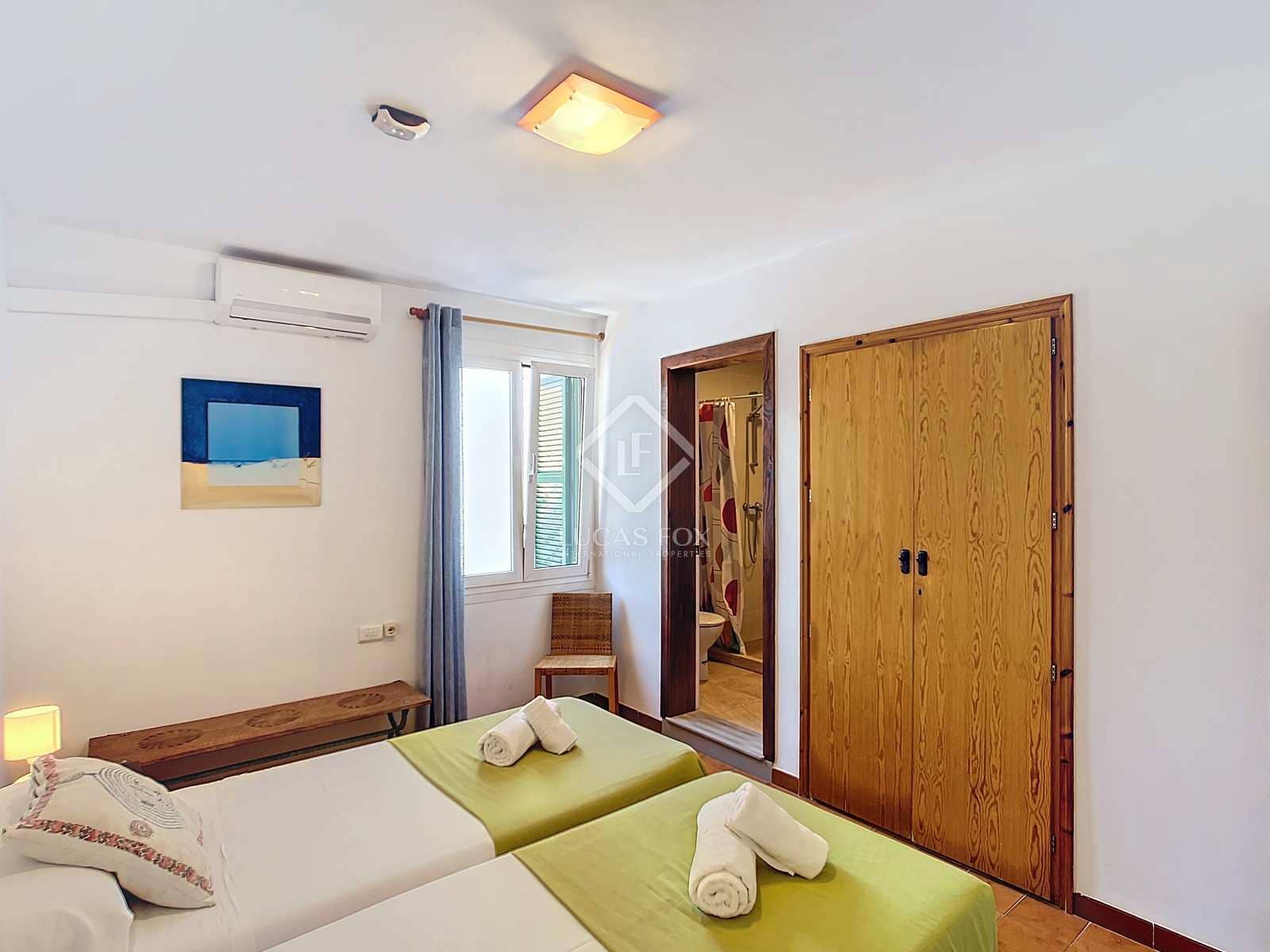 4 soveværelse Villa til salg i Ciutadella de Menorca med swimmingpool garage - € 725.000 (Ref: 8422379)