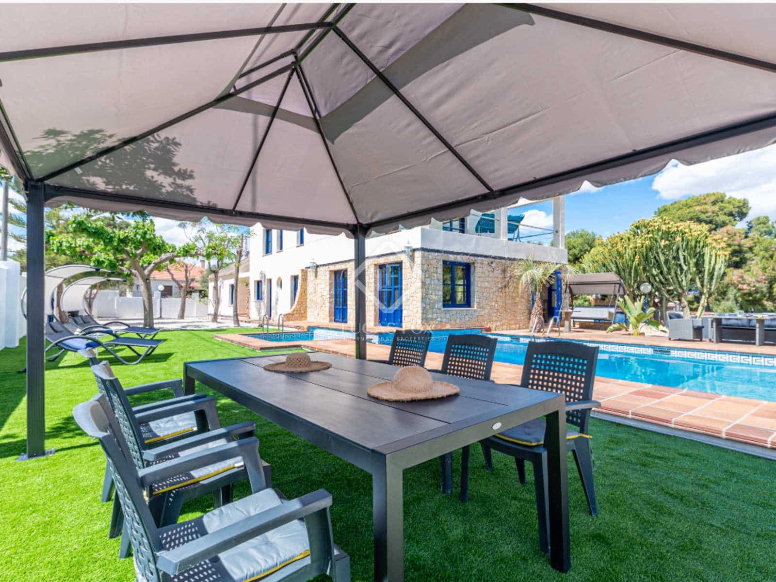 6 Zimmer Villa zu verkaufen in Alicante / Alacant Stadt mit Pool - 1.400.000 € (Ref: 8422670)