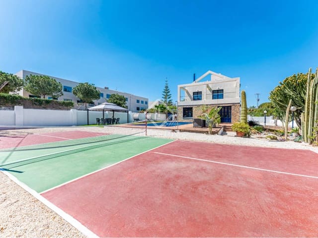 6 Zimmer Villa zu verkaufen in Alicante / Alacant Stadt mit Pool - 1.400.000 € (Ref: 8422670)