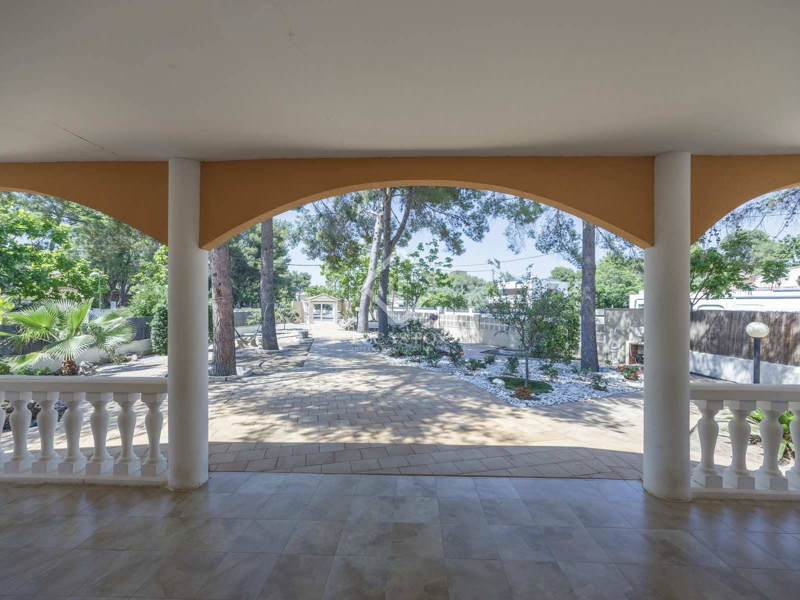 Chalet de 8 habitaciones en La Cañada en venta con piscina garaje - 1.600.000 € (Ref: 8422673)