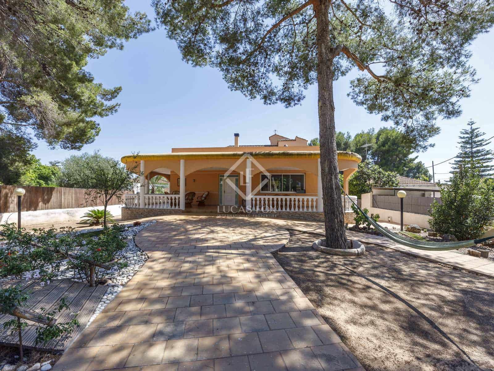 Chalet de 8 habitaciones en La Cañada en venta con piscina garaje - 1.600.000 € (Ref: 8422673)