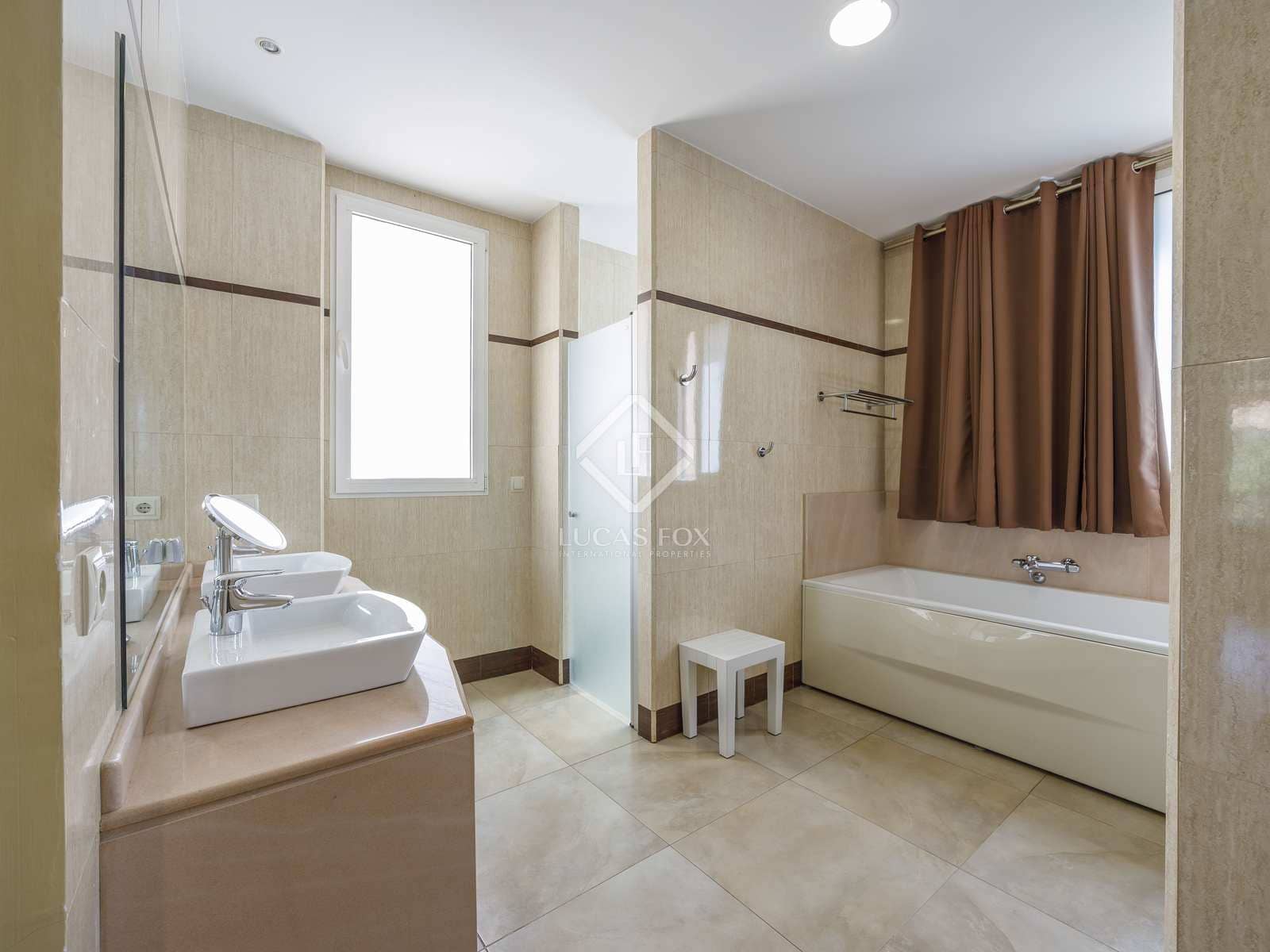 Chalet de 8 habitaciones en La Cañada en venta con piscina garaje - 1.600.000 € (Ref: 8422673)