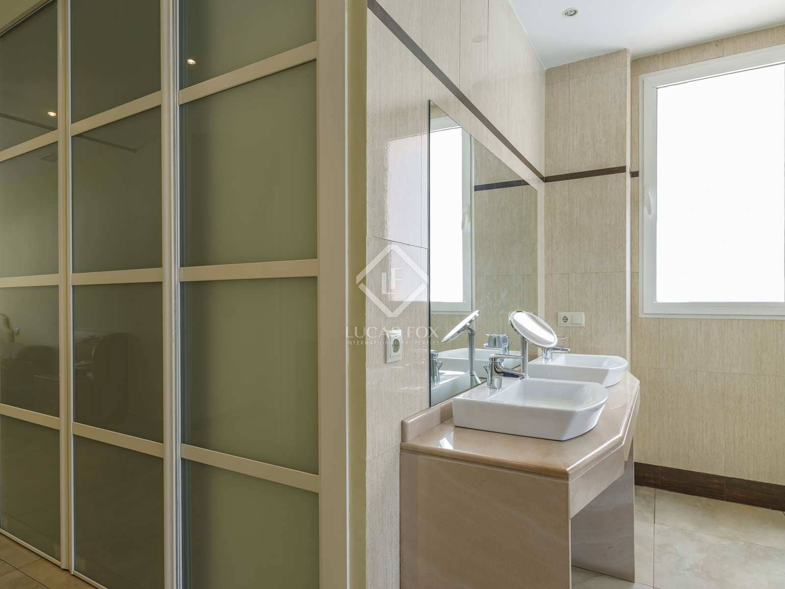 Chalet de 8 habitaciones en La Cañada en venta con piscina garaje - 1.600.000 € (Ref: 8422673)