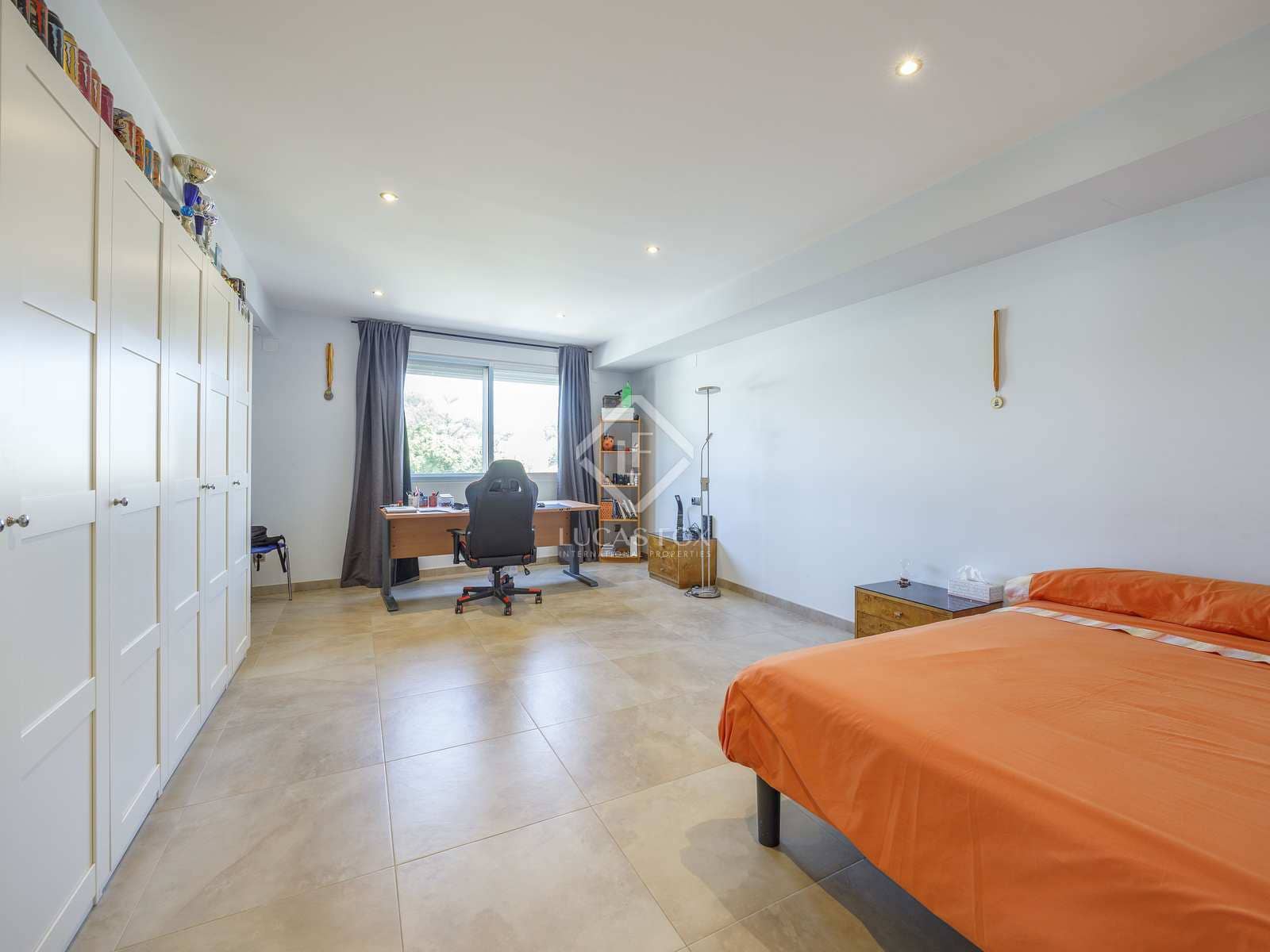 Chalet de 8 habitaciones en La Cañada en venta con piscina garaje - 1.600.000 € (Ref: 8422673)