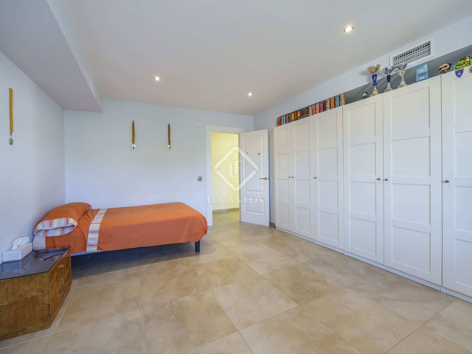 Chalet de 8 habitaciones en La Cañada en venta con piscina garaje - 1.600.000 € (Ref: 8422673)