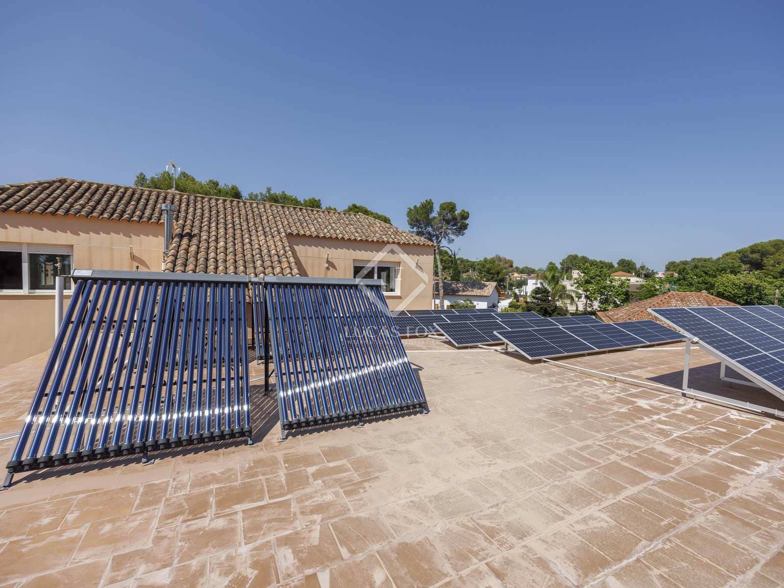 Chalet de 8 habitaciones en La Cañada en venta con piscina garaje - 1.600.000 € (Ref: 8422673)