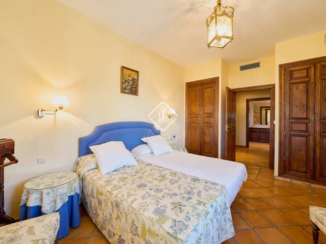 5 bedroom Villa for sale in La Herradura, Almuñécar with pool garage - € 1,650,000 (Ref: 8427889)
