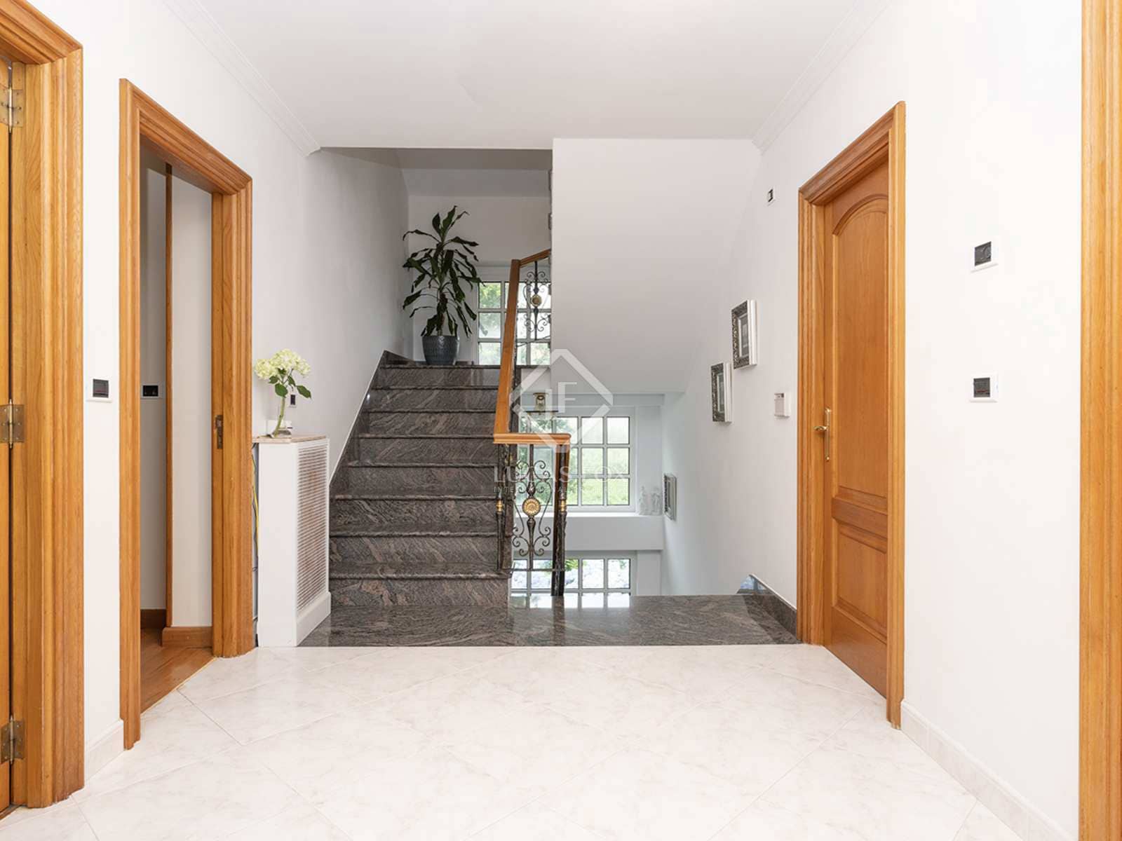 9 soveværelse Villa til salg i Santiago de Compostela med swimmingpool garage - € 1.200.000 (Ref: 8431976)