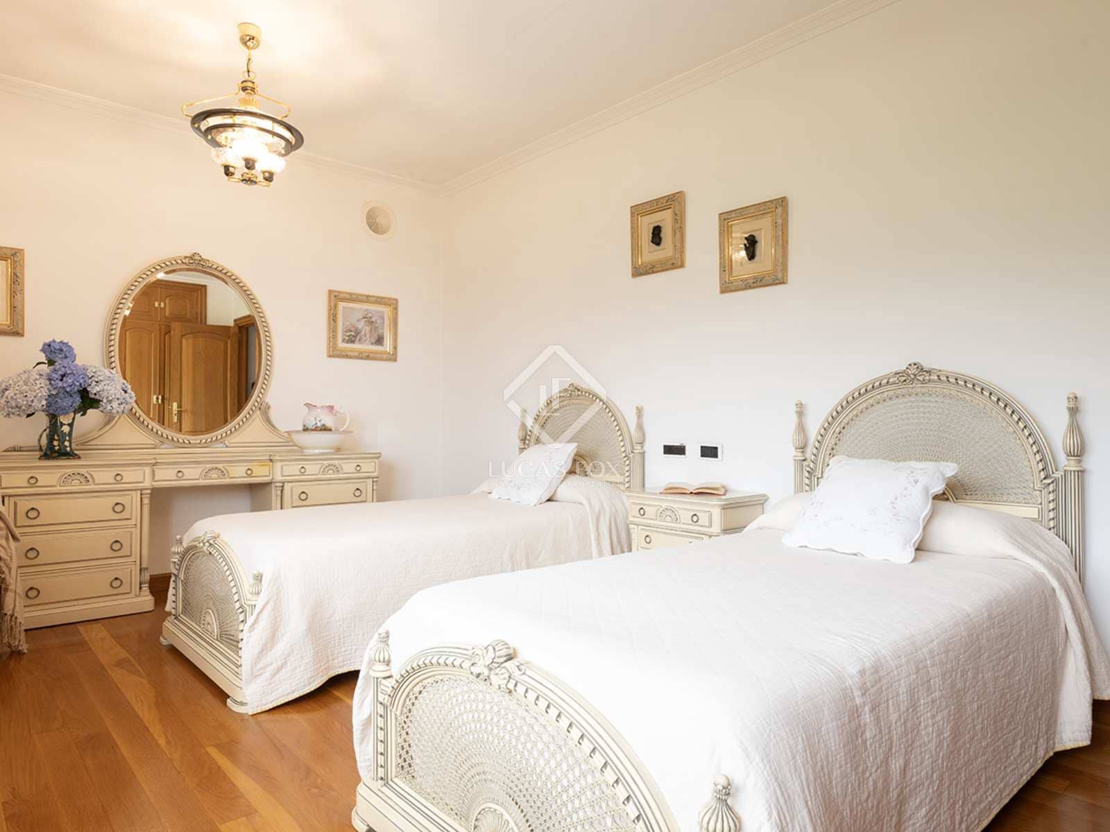 9 soveværelse Villa til salg i Santiago de Compostela med swimmingpool garage - € 1.200.000 (Ref: 8431976)