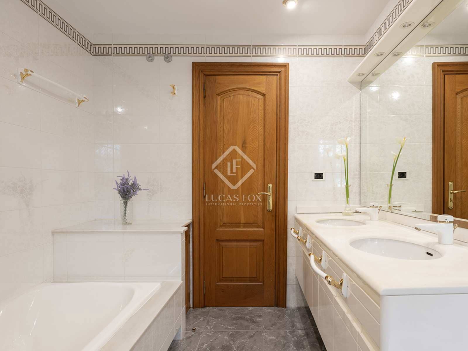 9 soveværelse Villa til salg i Santiago de Compostela med swimmingpool garage - € 1.200.000 (Ref: 8431976)