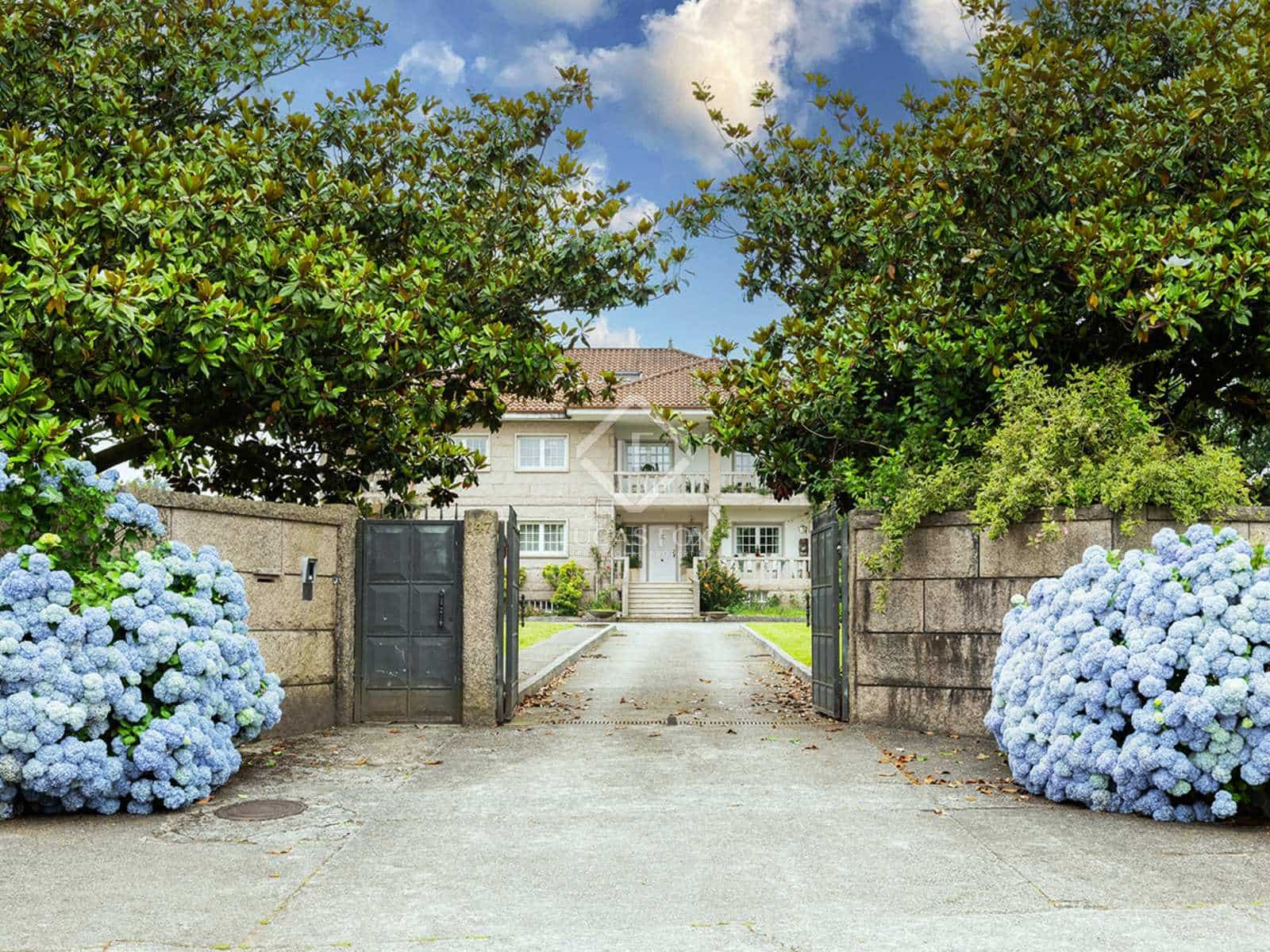 9 soveværelse Villa til salg i Santiago de Compostela med swimmingpool garage - € 1.200.000 (Ref: 8431976)