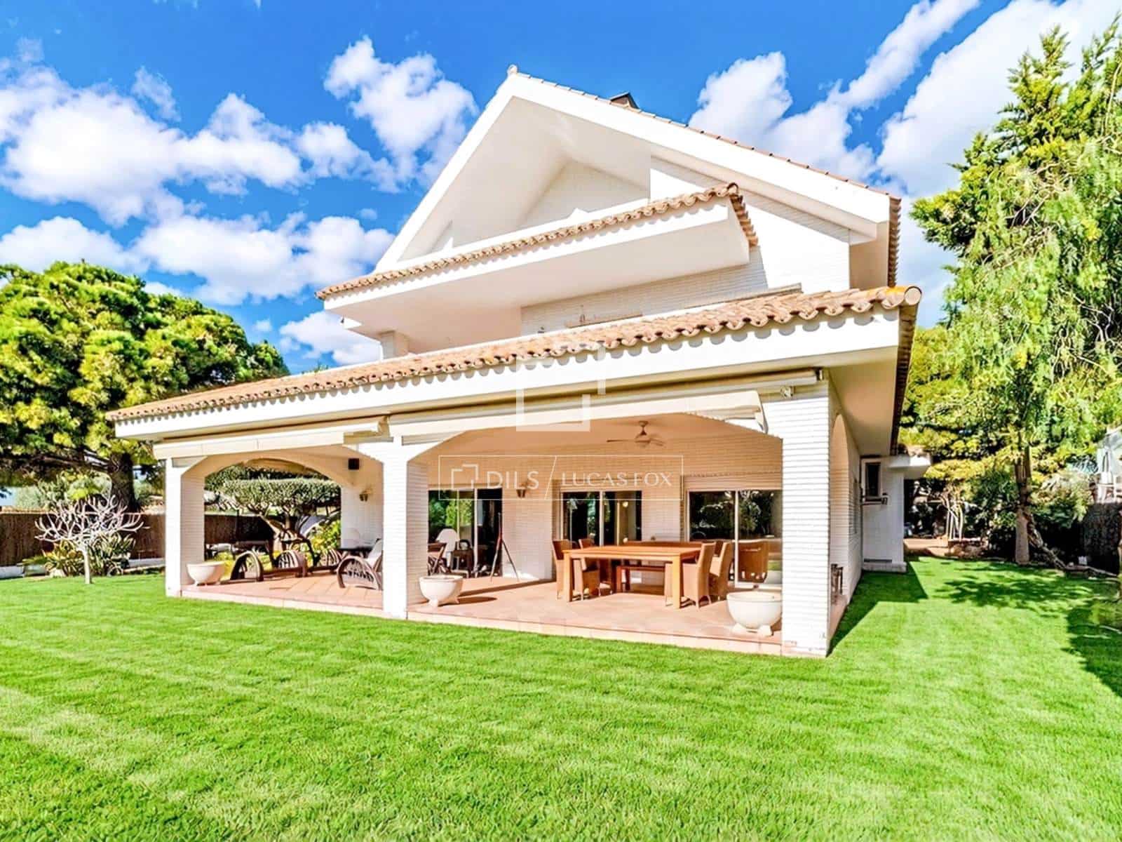 5 soverom Villa til salgs i Sitges med svømmebasseng garasje - € 3 650 000 (Ref: 8432070)