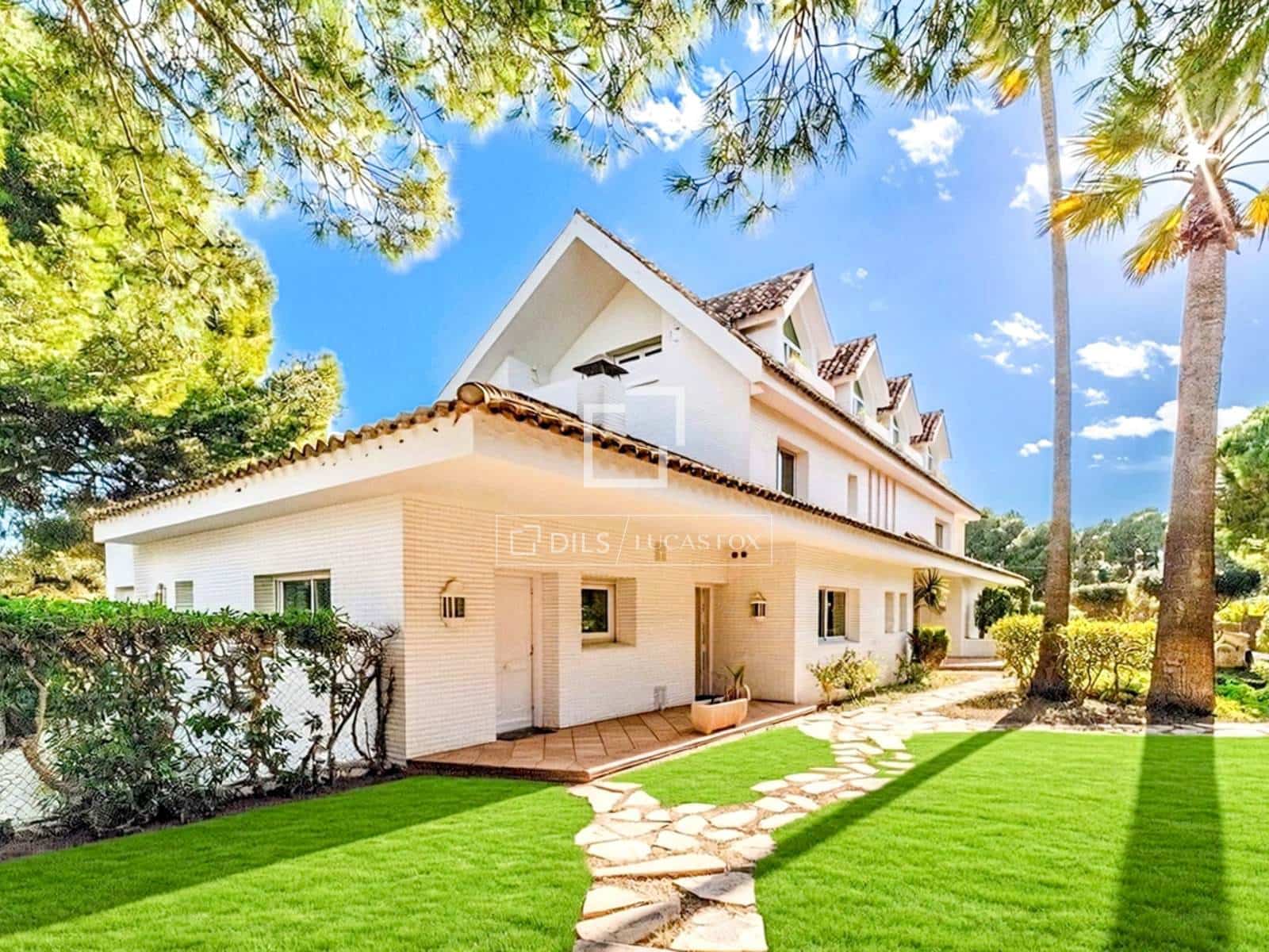 5 soverom Villa til salgs i Sitges med svømmebasseng garasje - € 3 650 000 (Ref: 8432070)