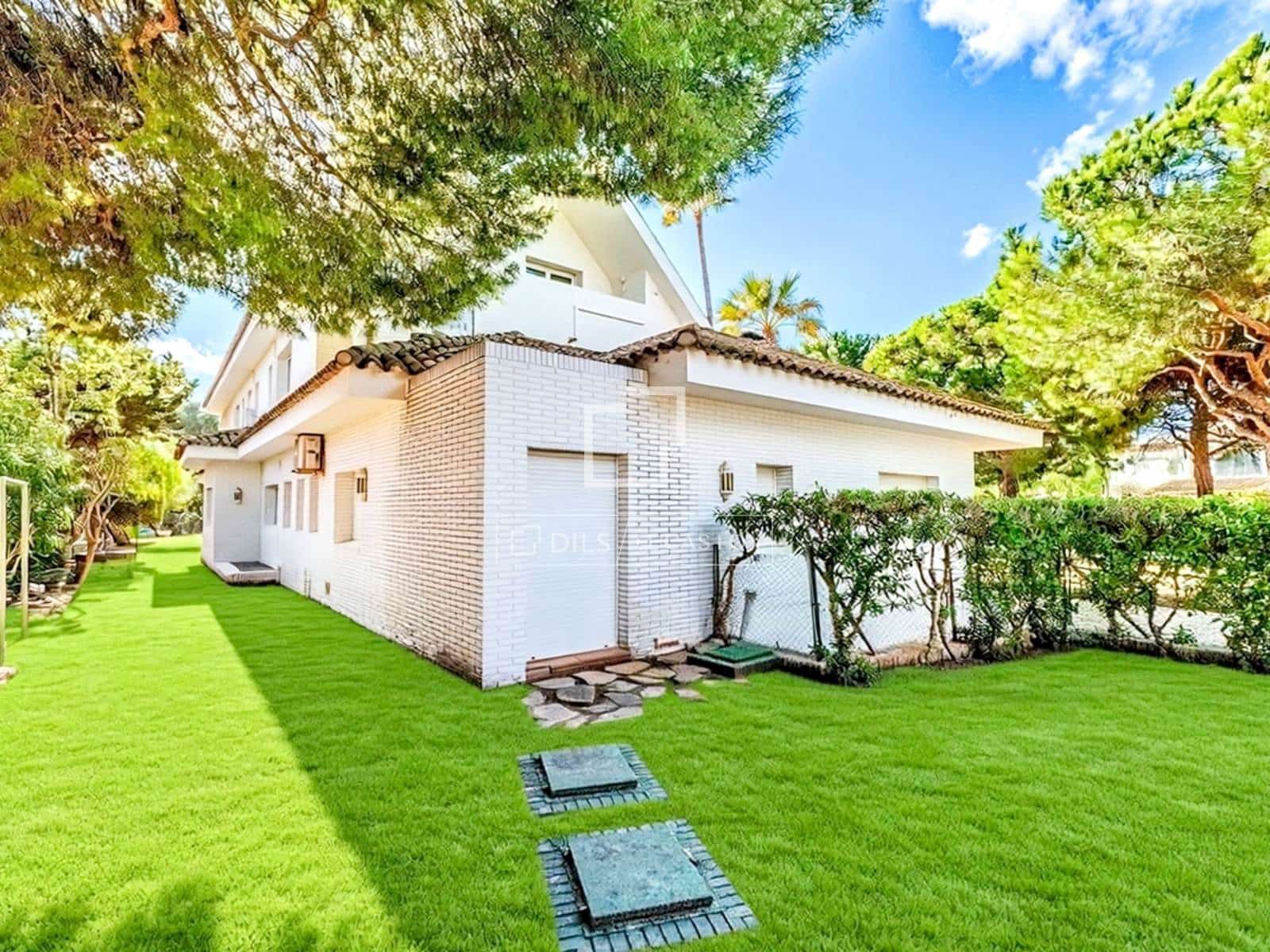 5 soverom Villa til salgs i Sitges med svømmebasseng garasje - € 3 650 000 (Ref: 8432070)