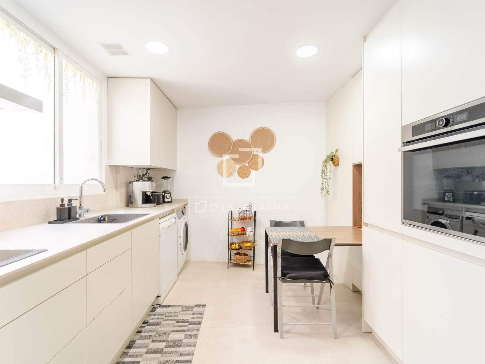 2 bedroom Apartment for rent in Valencia city - € 2,100 (Ref: 8433570)