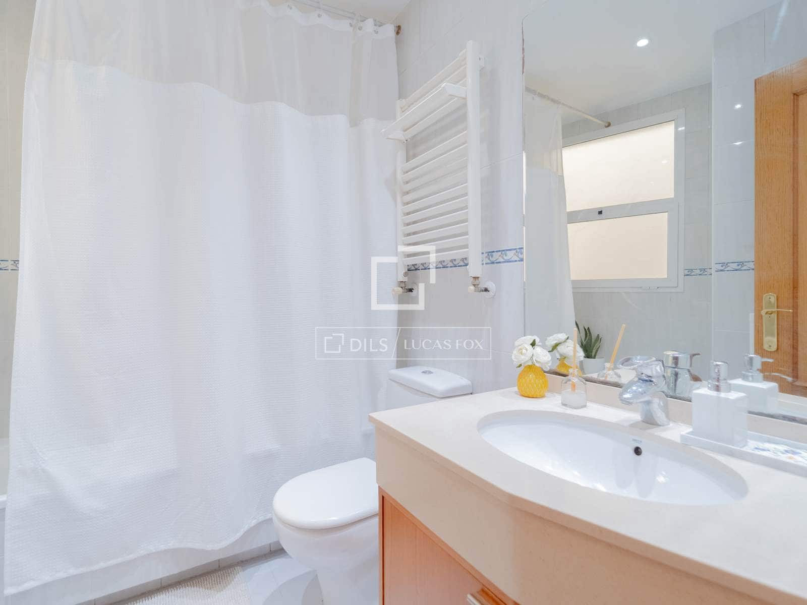 2 bedroom Apartment for rent in Valencia city - € 2,100 (Ref: 8433570)