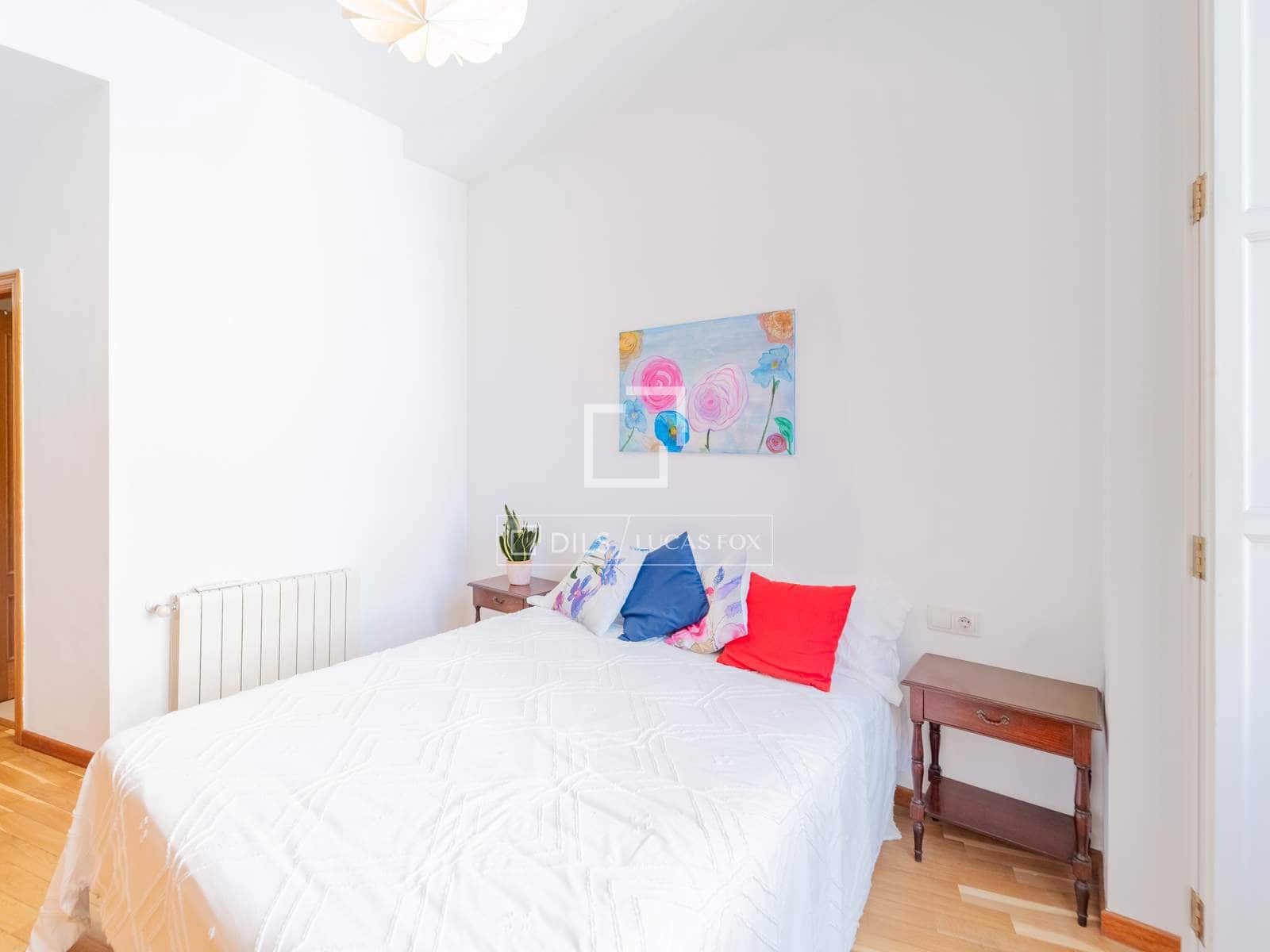 2 bedroom Apartment for rent in Valencia city - € 2,100 (Ref: 8433570)