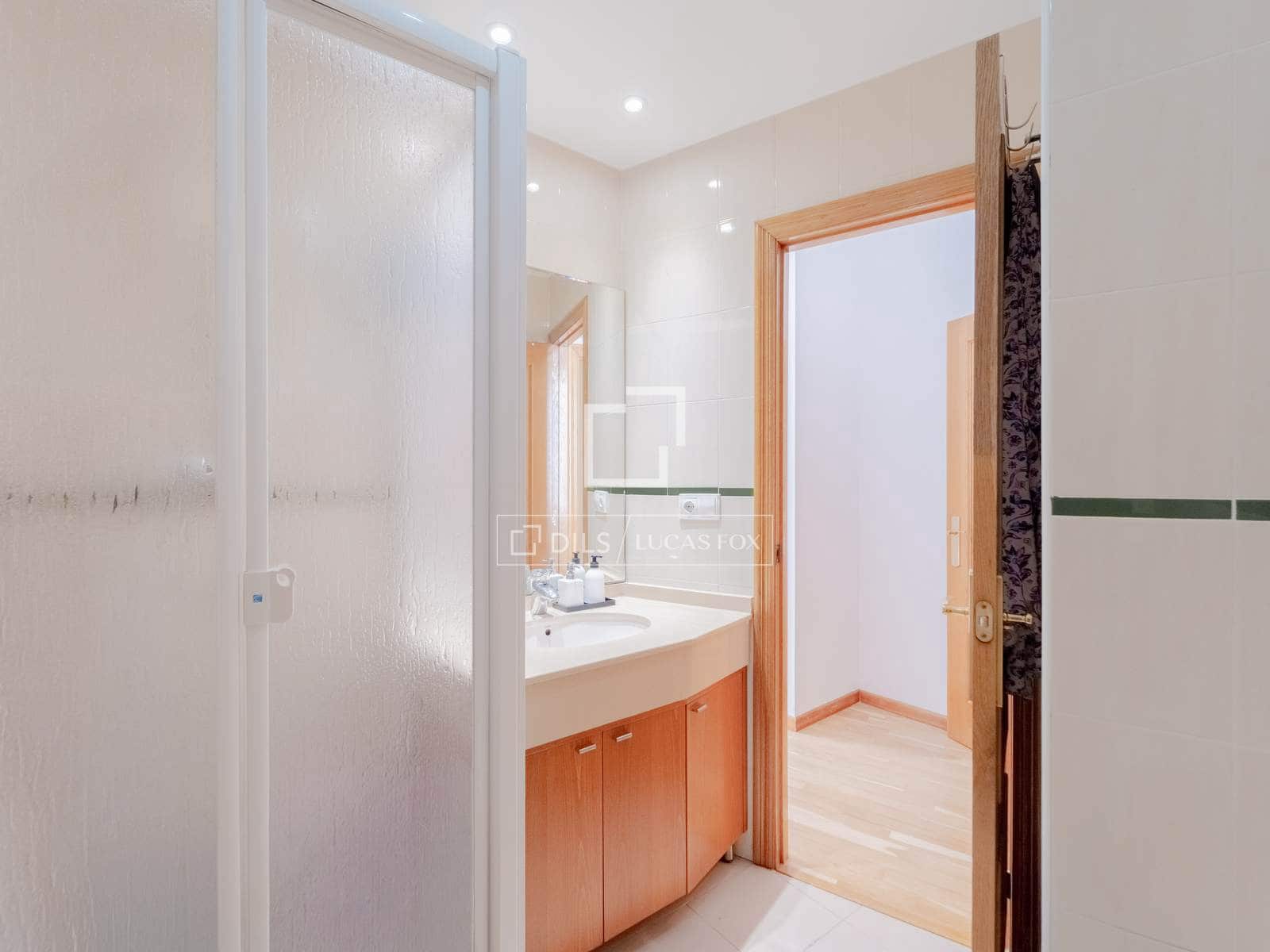 2 bedroom Apartment for rent in Valencia city - € 2,100 (Ref: 8433570)