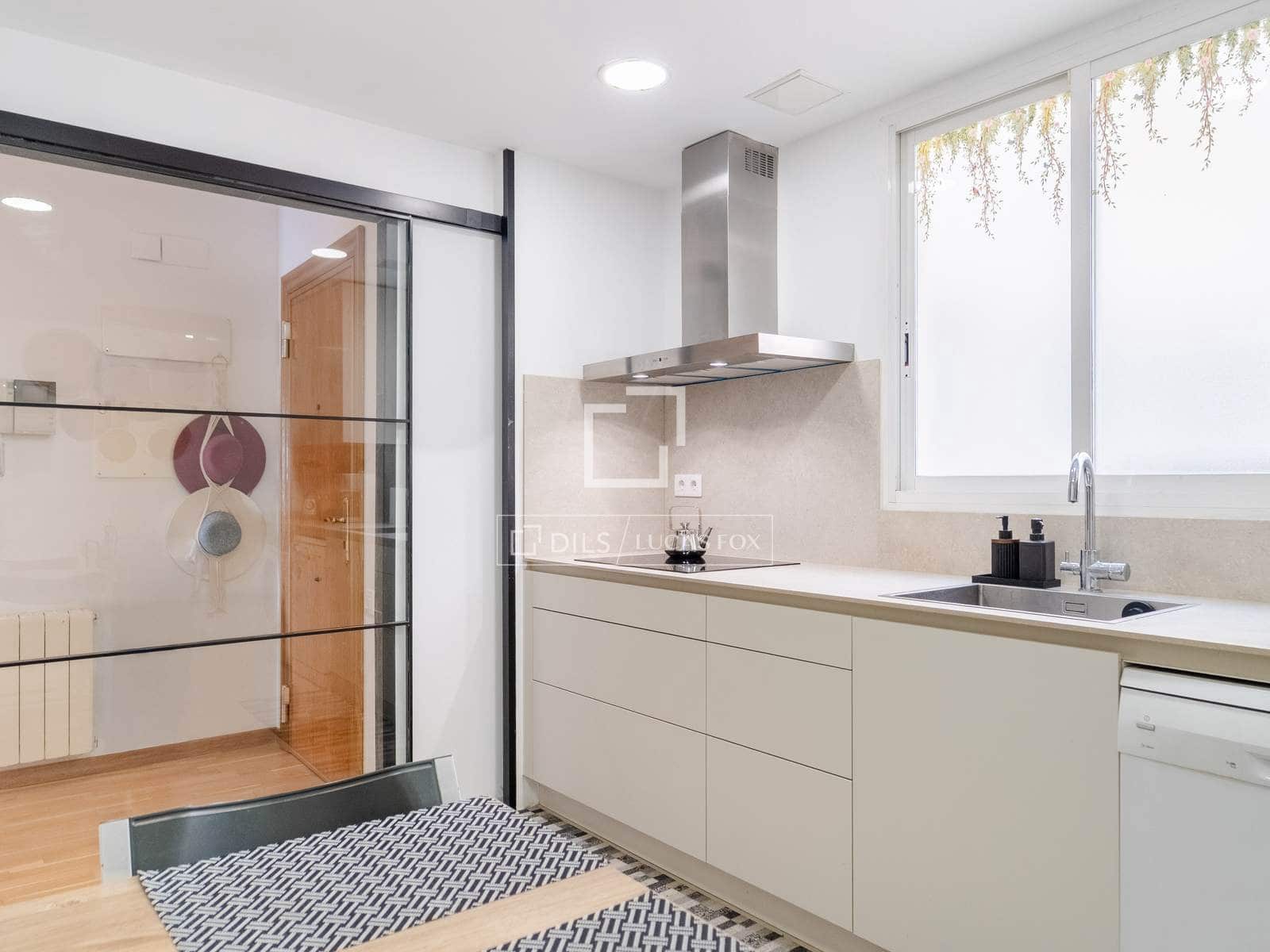 2 bedroom Apartment for rent in Valencia city - € 2,100 (Ref: 8433570)