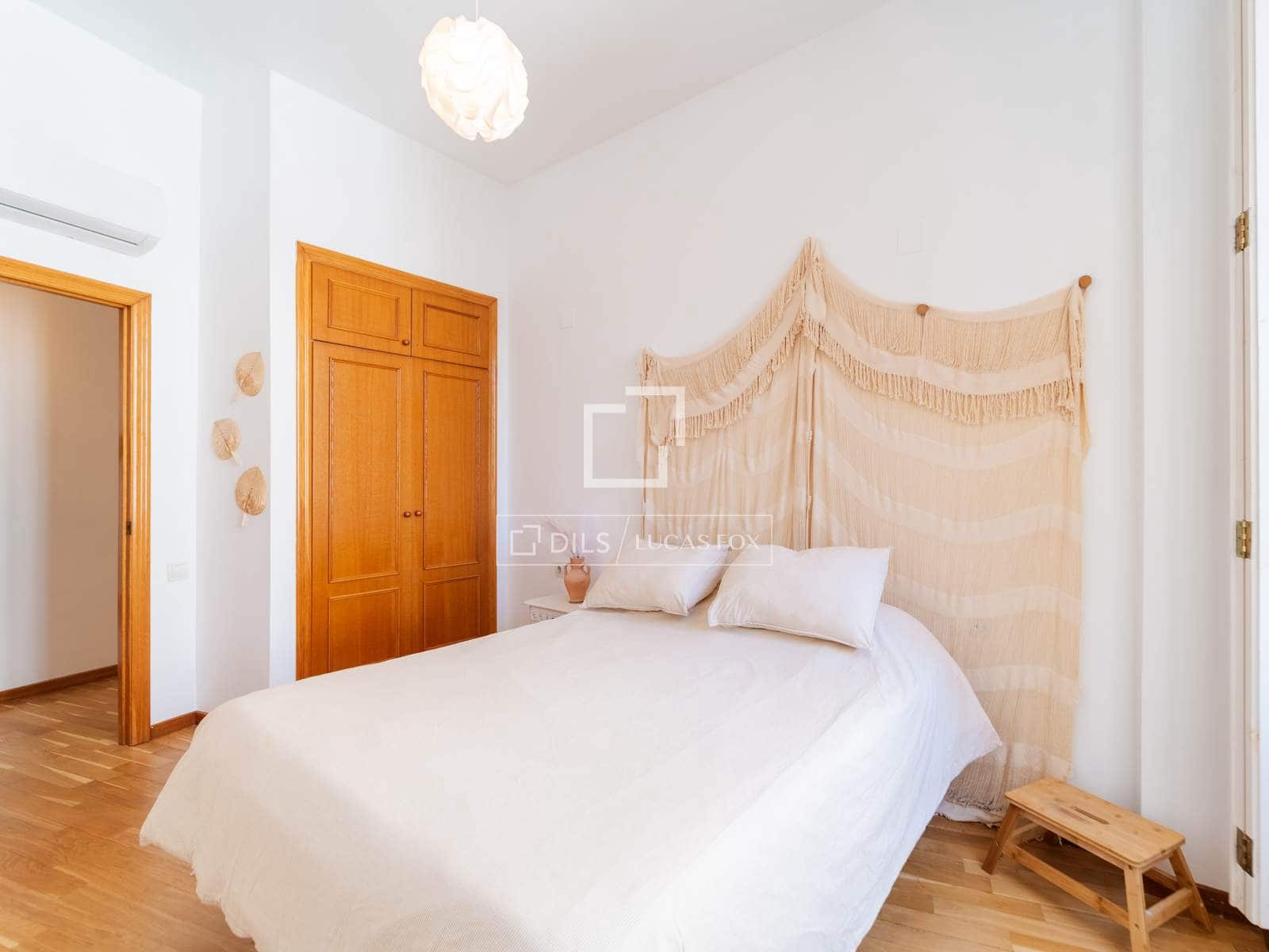2 bedroom Apartment for rent in Valencia city - € 2,100 (Ref: 8433570)