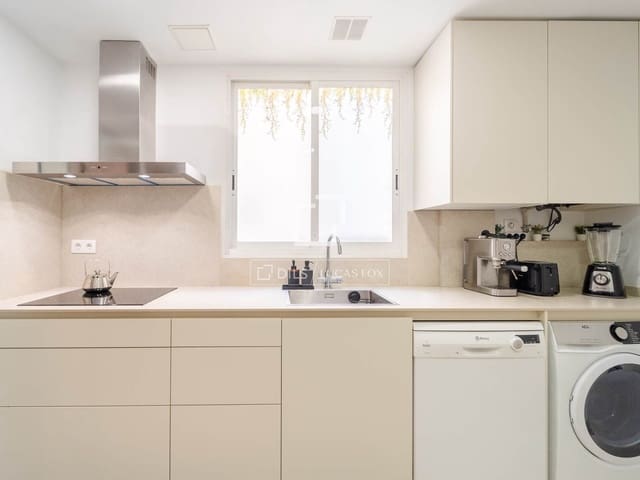 2 bedroom Apartment for rent in Valencia city - € 2,100 (Ref: 8433570)