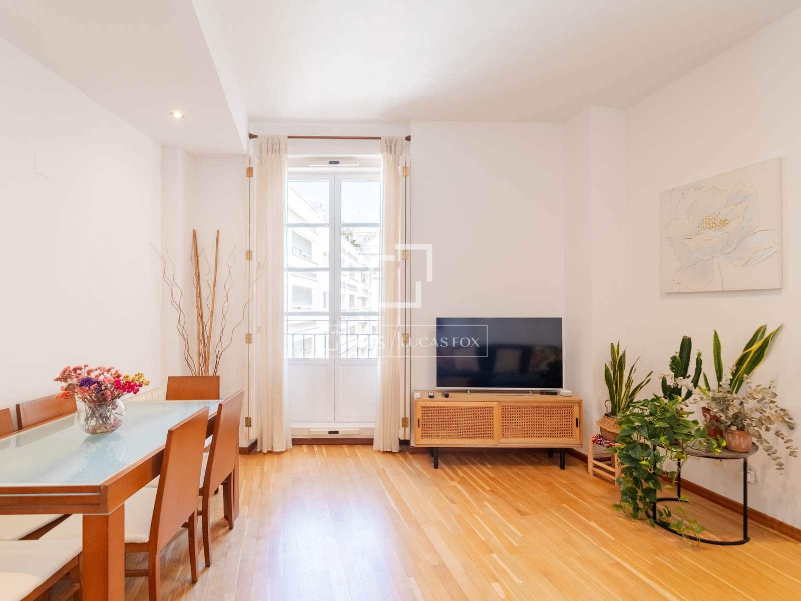 2 bedroom Apartment for rent in Valencia city - € 2,100 (Ref: 8433570)