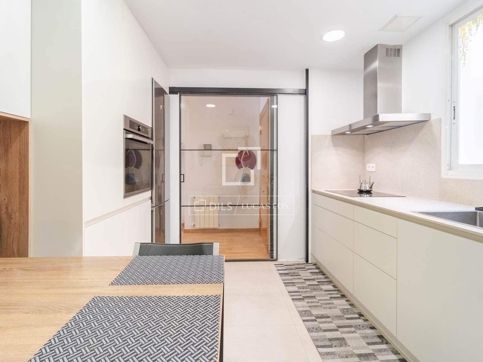 2 bedroom Apartment for rent in Valencia city - € 2,100 (Ref: 8433570)