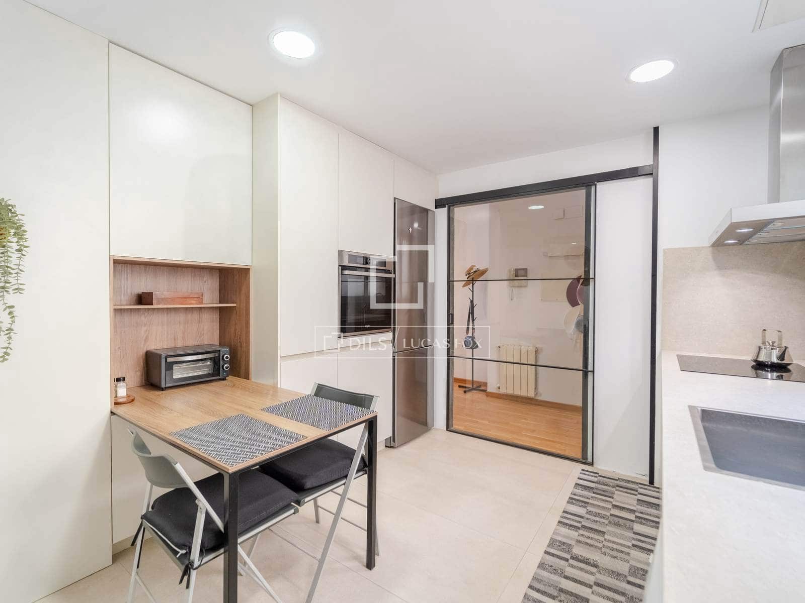 2 bedroom Apartment for rent in Valencia city - € 2,100 (Ref: 8433570)