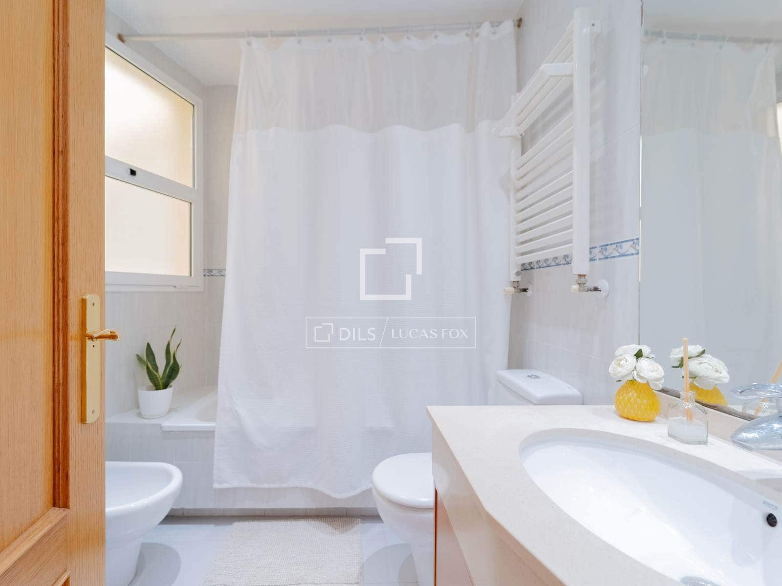 2 bedroom Apartment for rent in Valencia city - € 2,100 (Ref: 8433570)