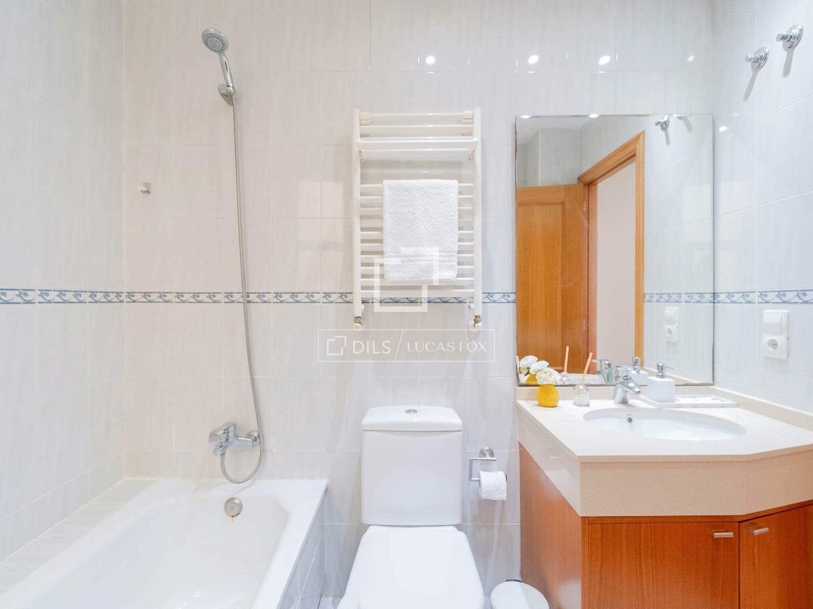 2 bedroom Apartment for rent in Valencia city - € 2,100 (Ref: 8433570)