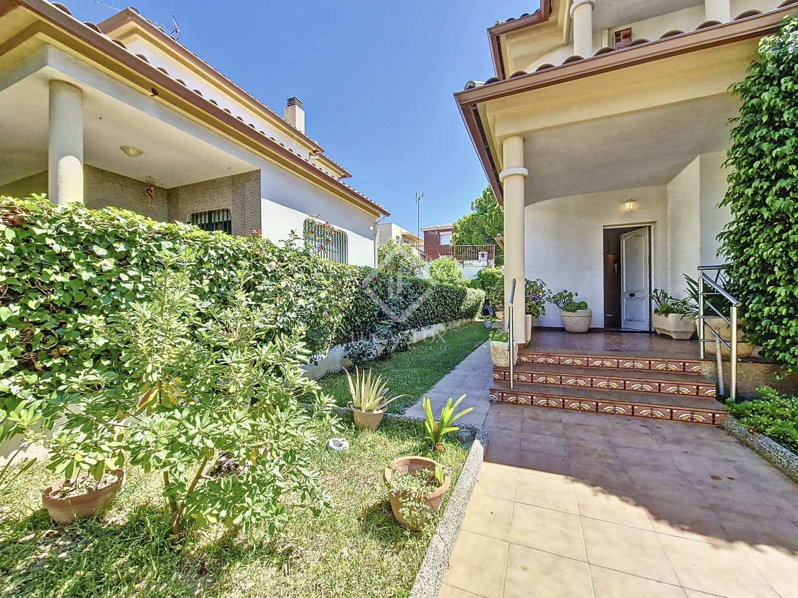 4 soveværelse Villa til salg i Cubelles med swimmingpool garage - € 460.000 (Ref: 8438142)