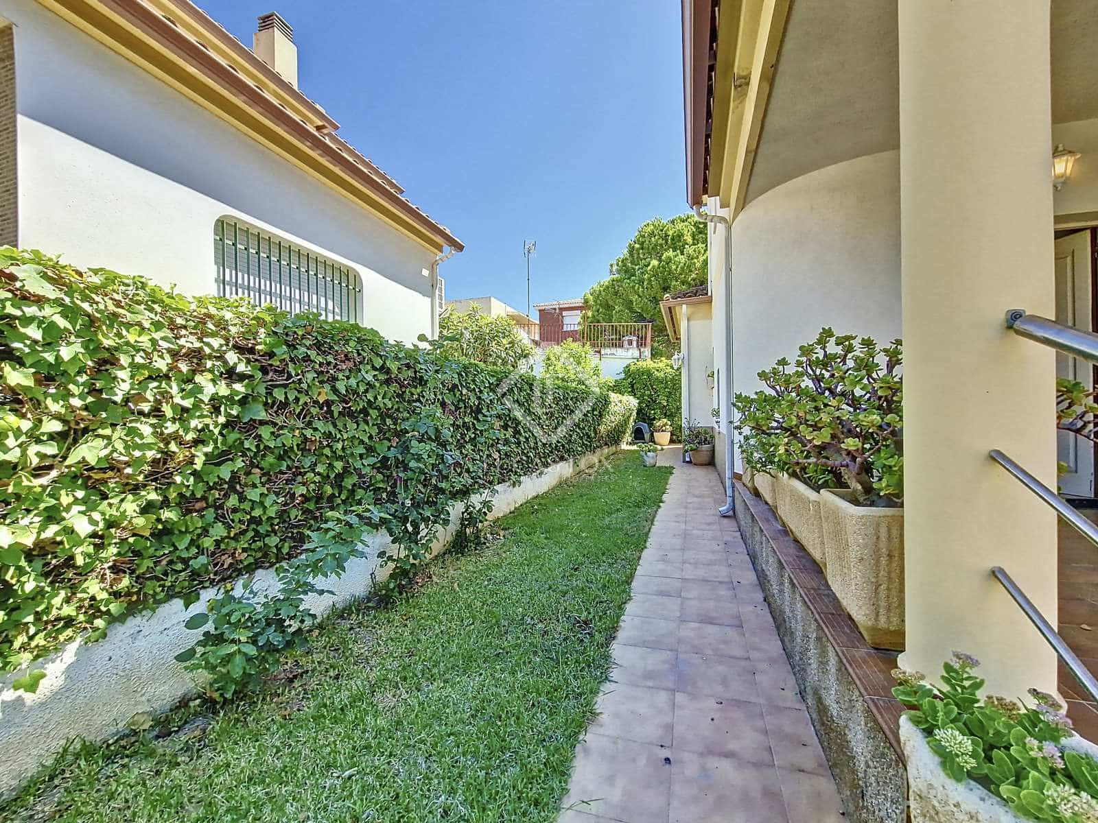 4 soveværelse Villa til salg i Cubelles med swimmingpool garage - € 460.000 (Ref: 8438142)