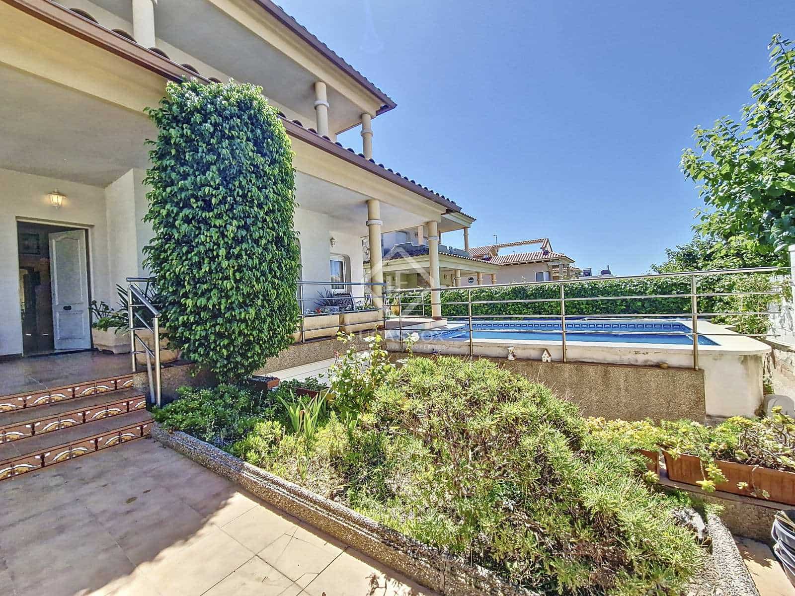 4 soveværelse Villa til salg i Cubelles med swimmingpool garage - € 460.000 (Ref: 8438142)