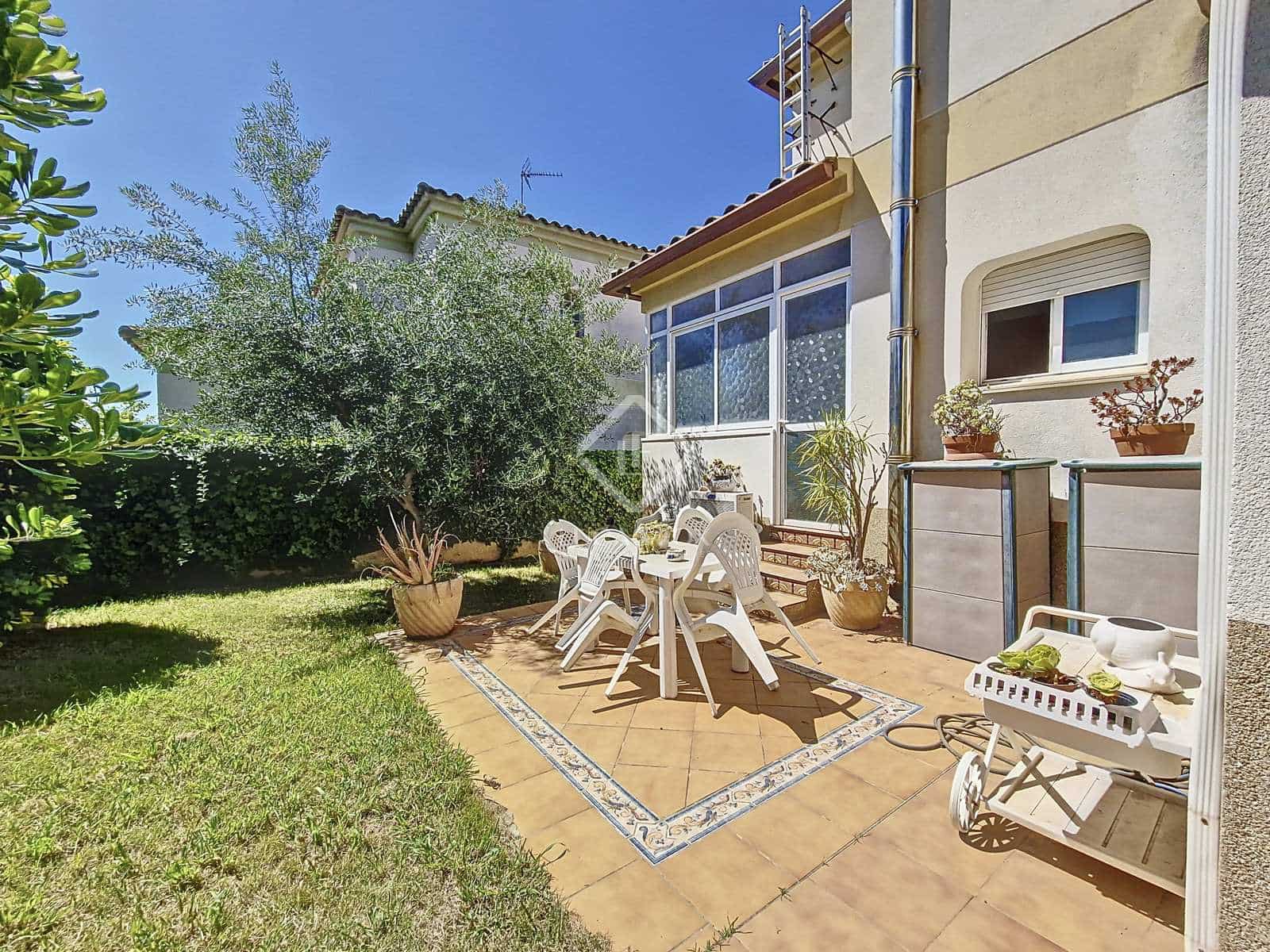 4 soveværelse Villa til salg i Cubelles med swimmingpool garage - € 460.000 (Ref: 8438142)