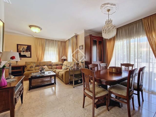 4 slaapkamer Villa te koop in Cubelles met zwembad garage - € 460.000 (Ref: 8438142)